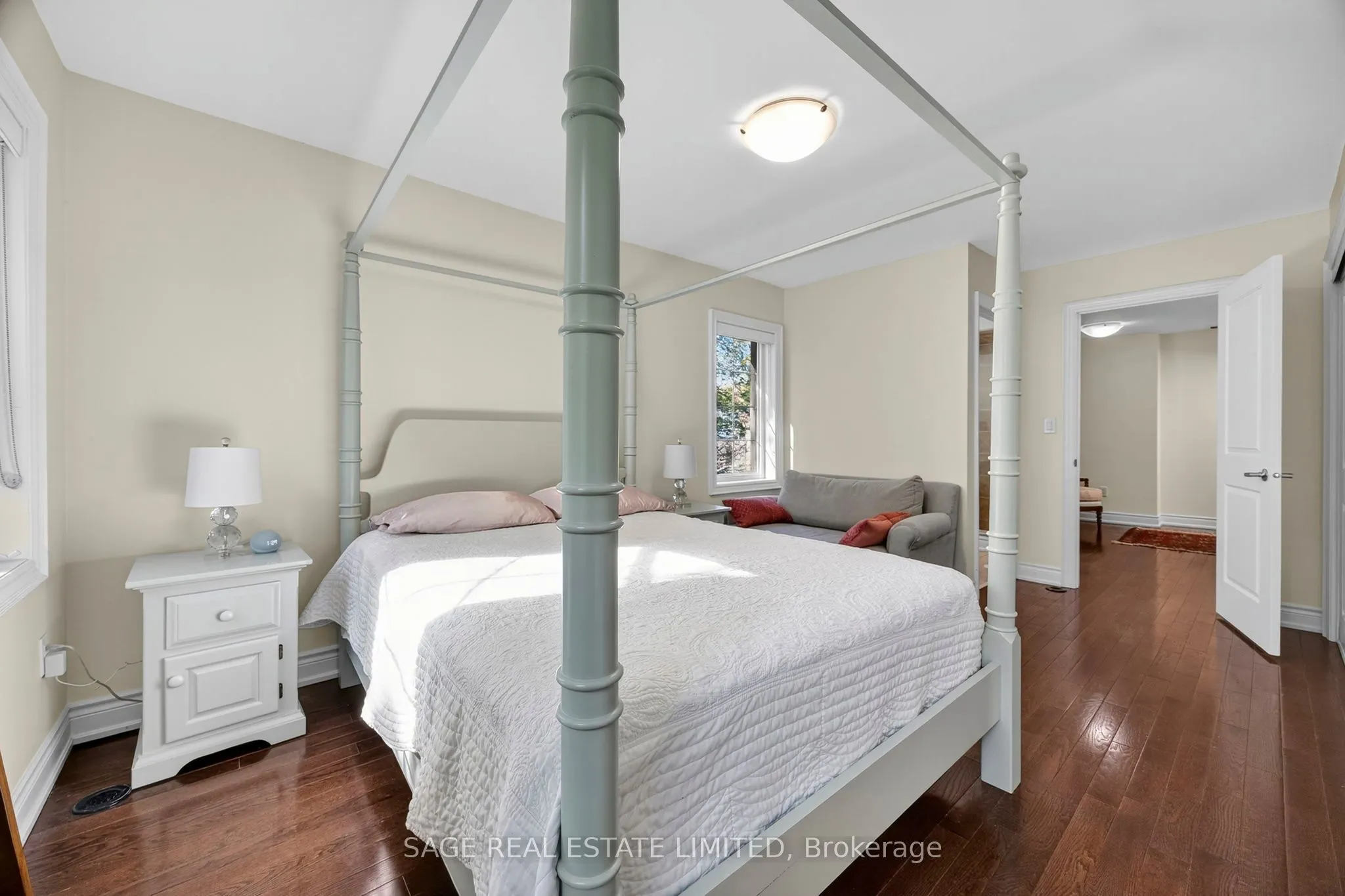 10 Hargrave Lane S, #1