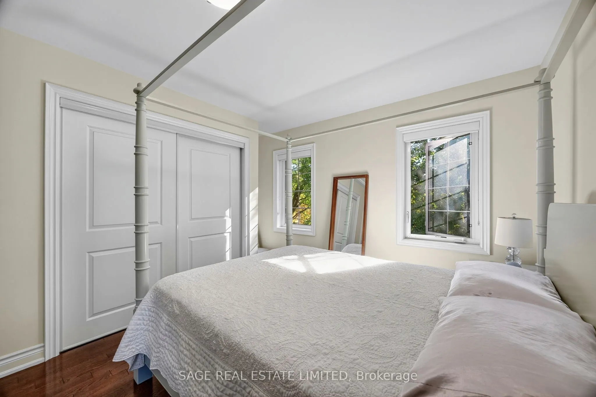 10 Hargrave Lane S, #1