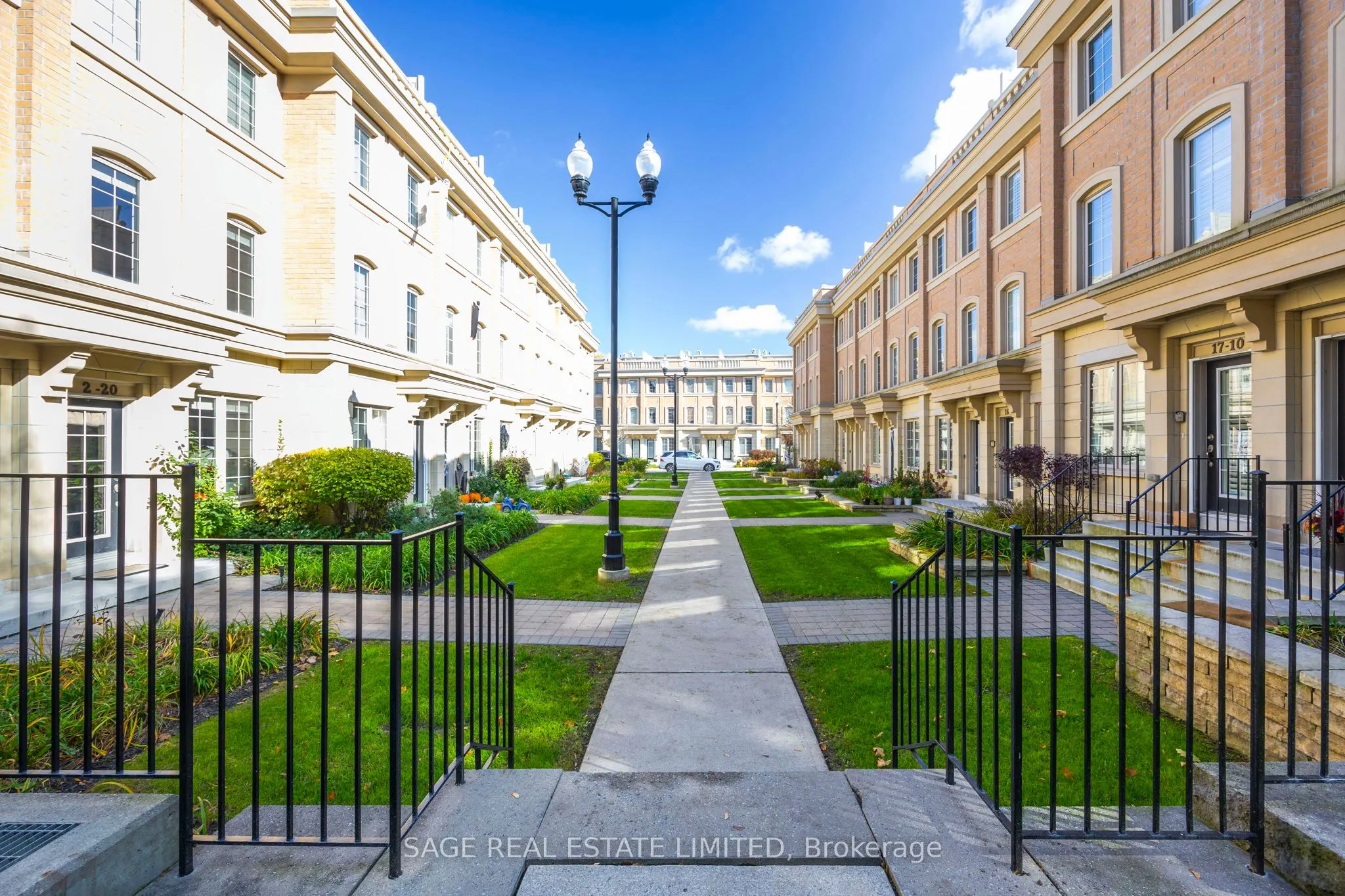 10 Hargrave Lane S, #1