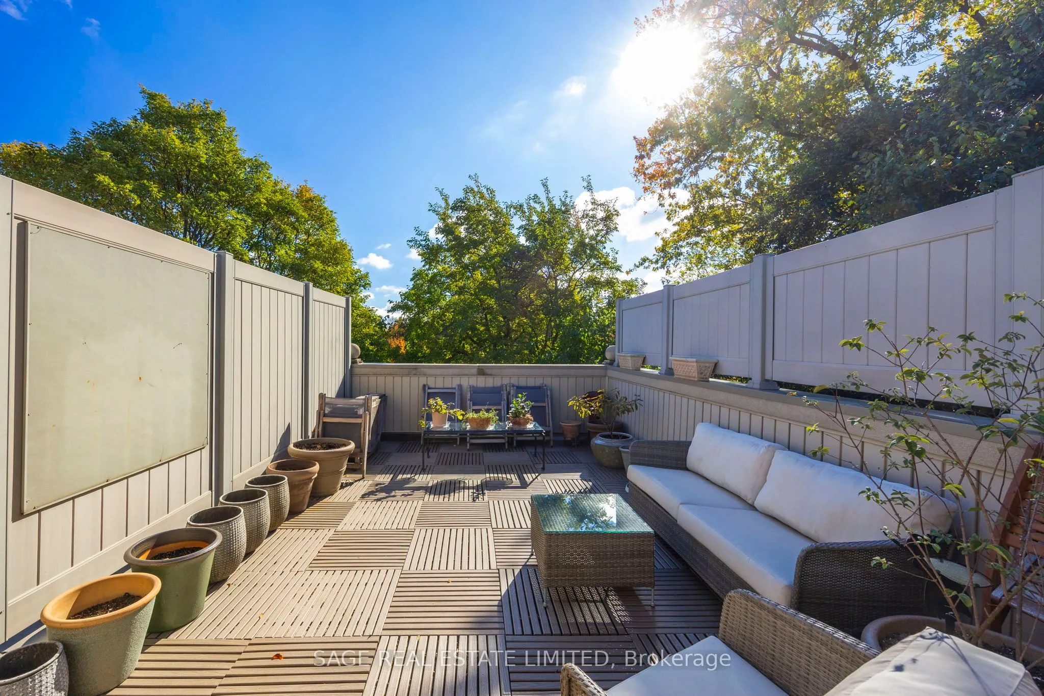 10 Hargrave Lane S, #1