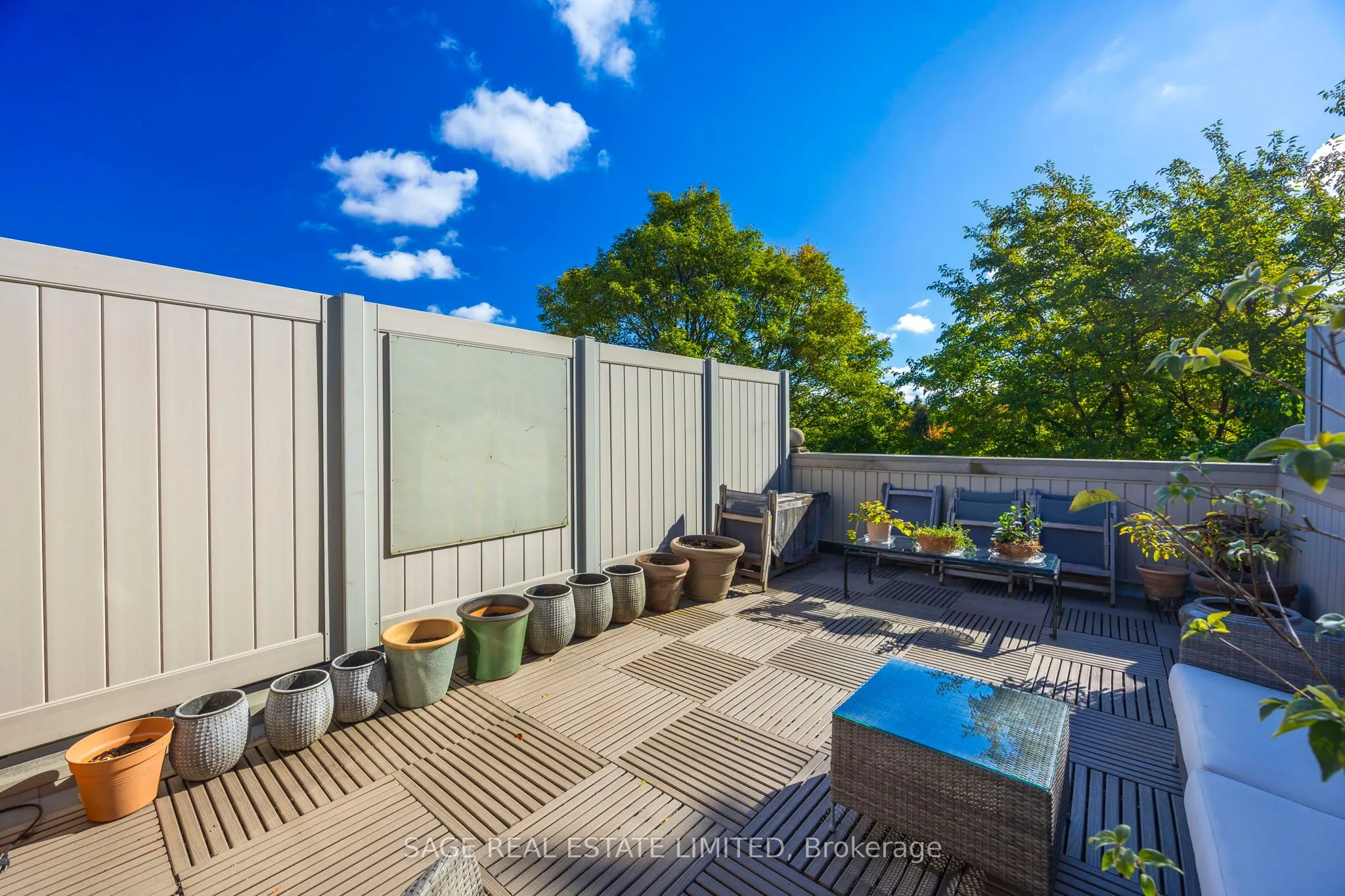 10 Hargrave Lane S, #1