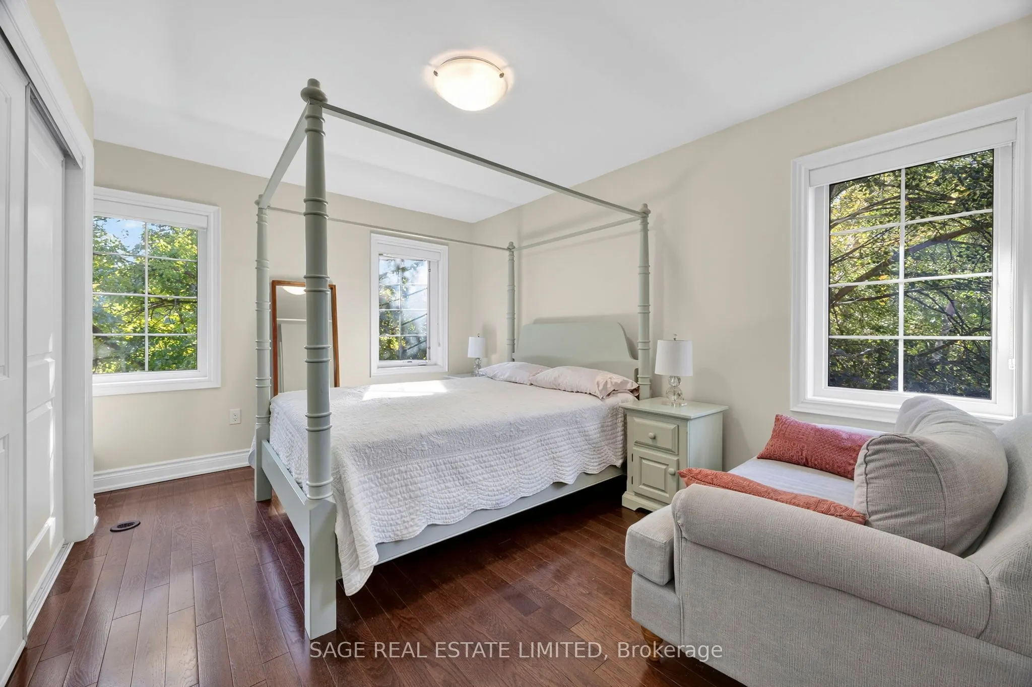 10 Hargrave Lane S, #1