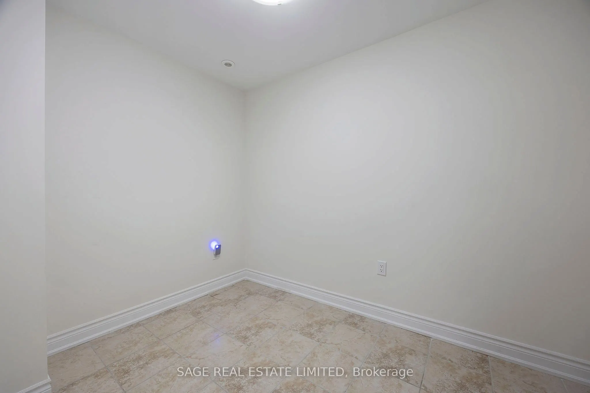 10 Hargrave Lane S, #1