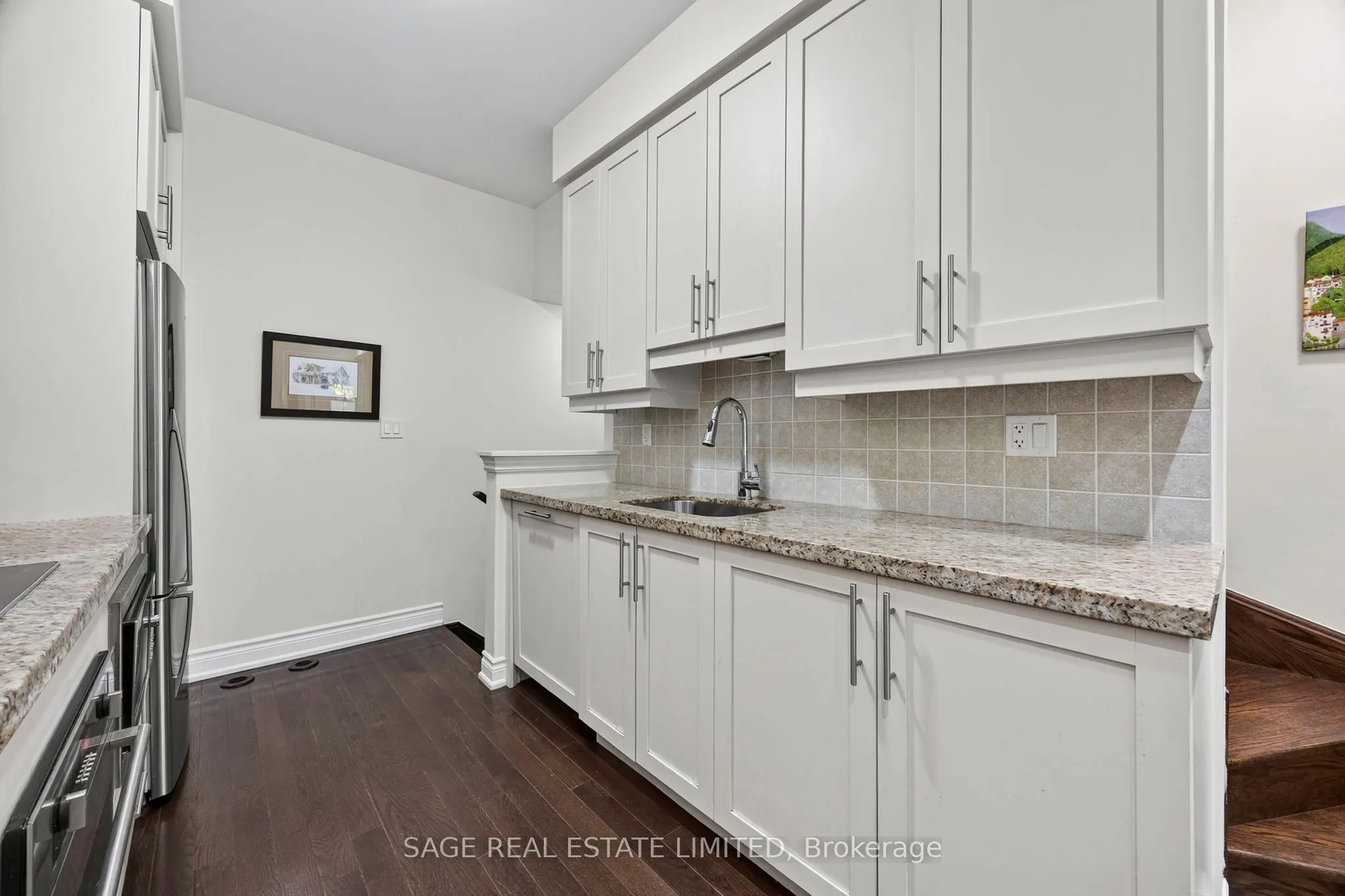 10 Hargrave Lane S, #1