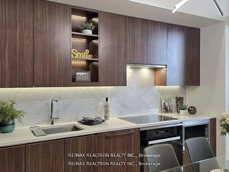 95 McMahon Drive, #Th515