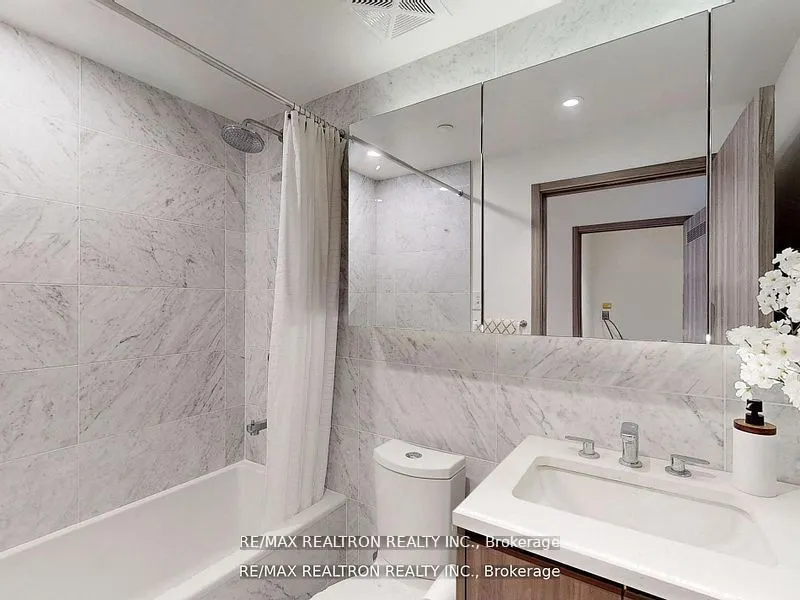 95 McMahon Drive, #Th515