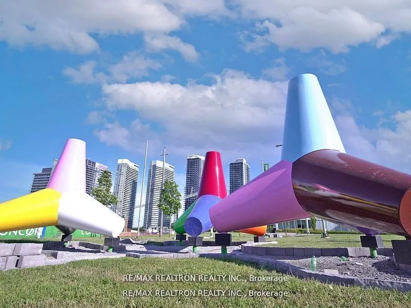 95 McMahon Drive, #Th515