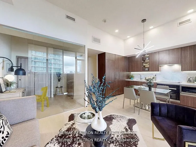 95 McMahon Drive, #Th515