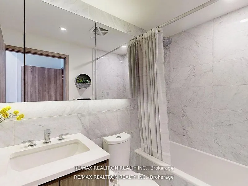 95 McMahon Drive, #Th515