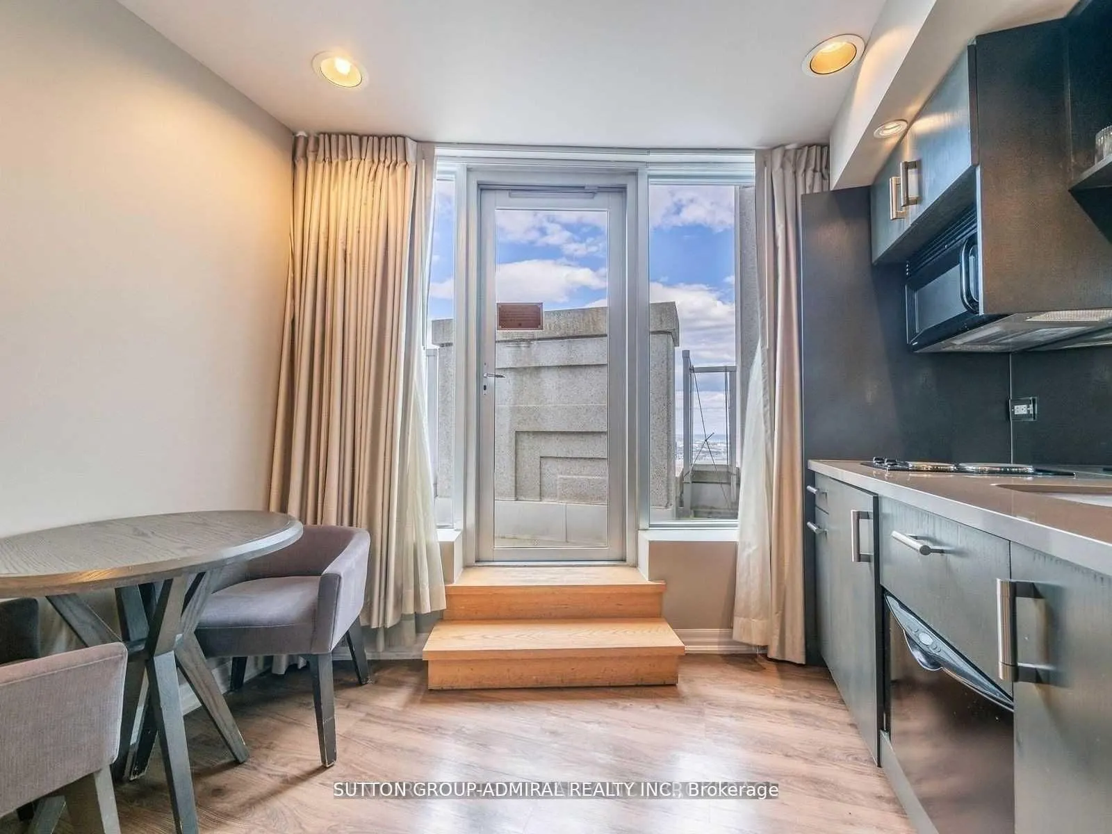 1 King Street W, #4302