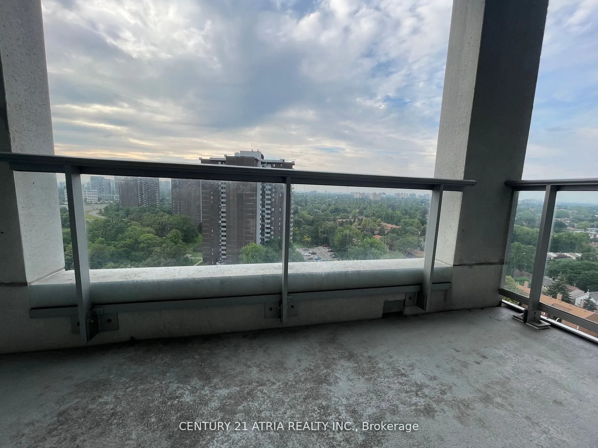 30 Herons Hill Way N, #1504