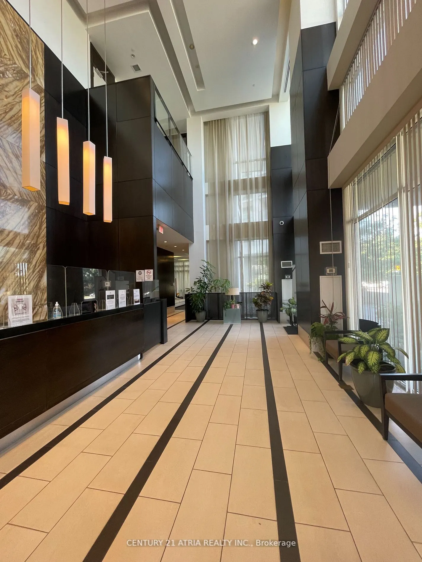 30 Herons Hill Way N, #1504