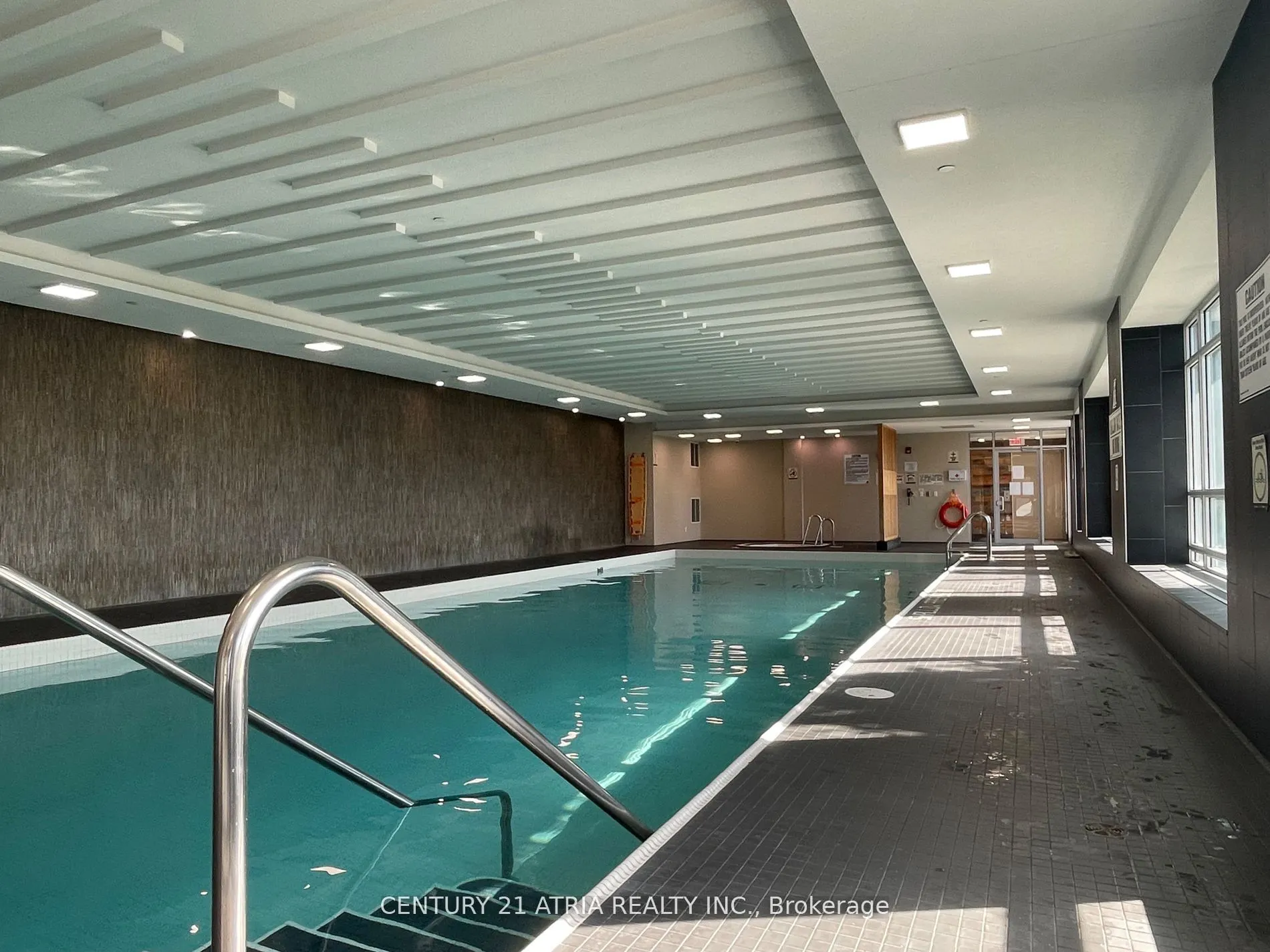 30 Herons Hill Way N, #1504