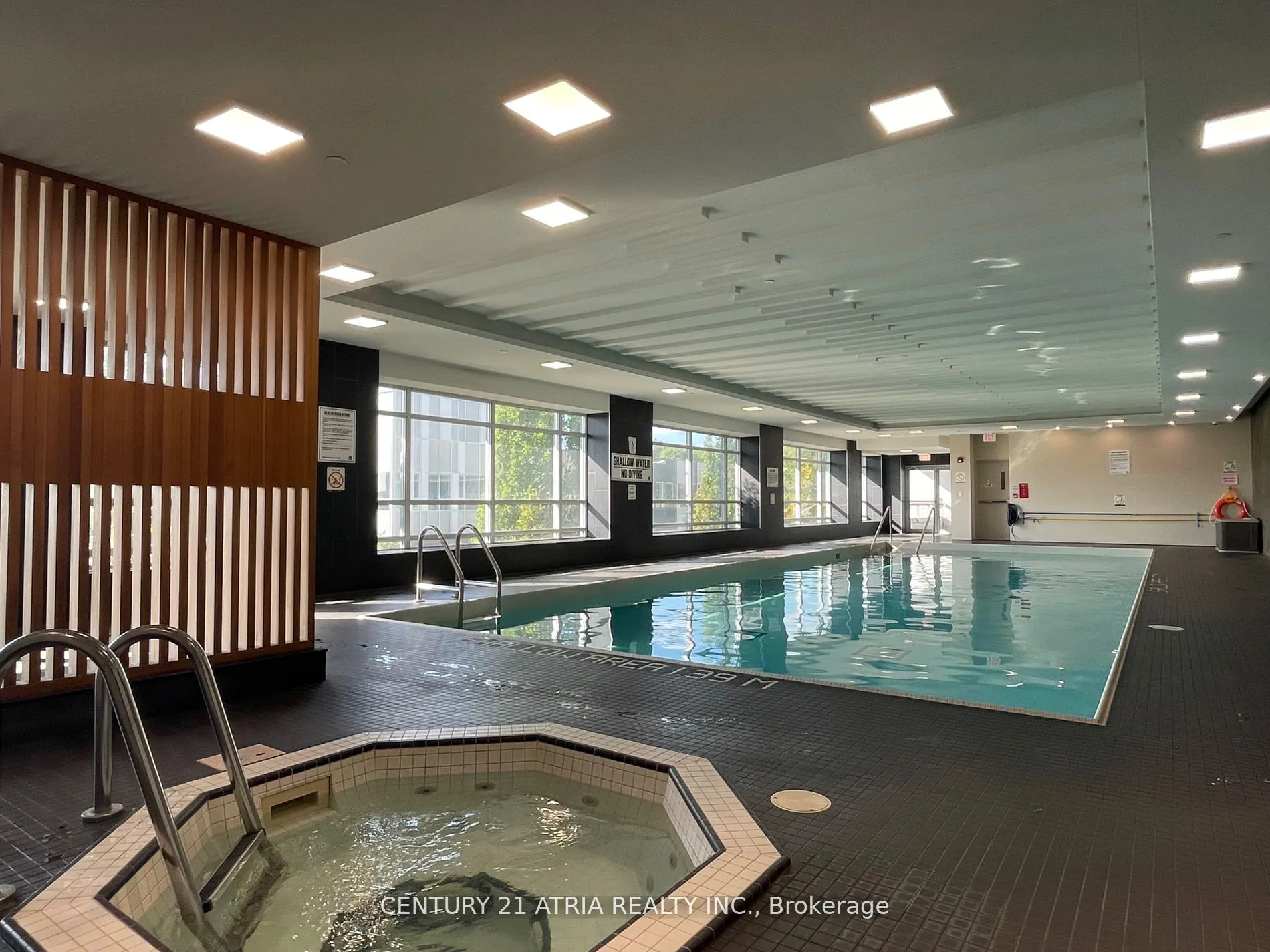 30 Herons Hill Way N, #1504