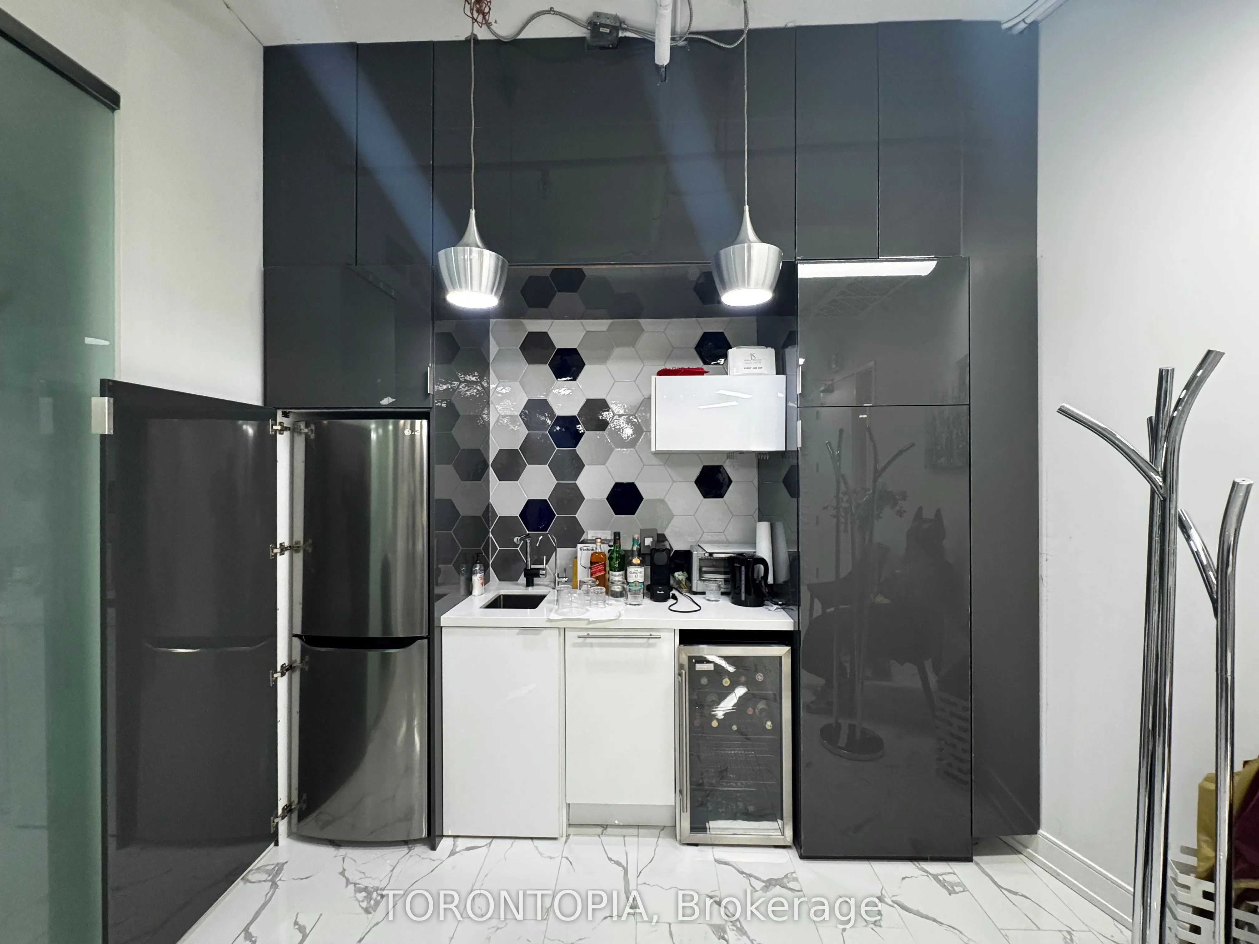 117 Peter Street, #310