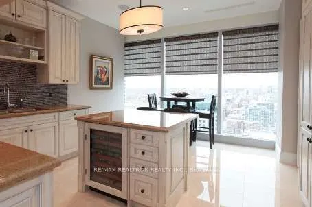 183 Wellington Avenue W, #2303