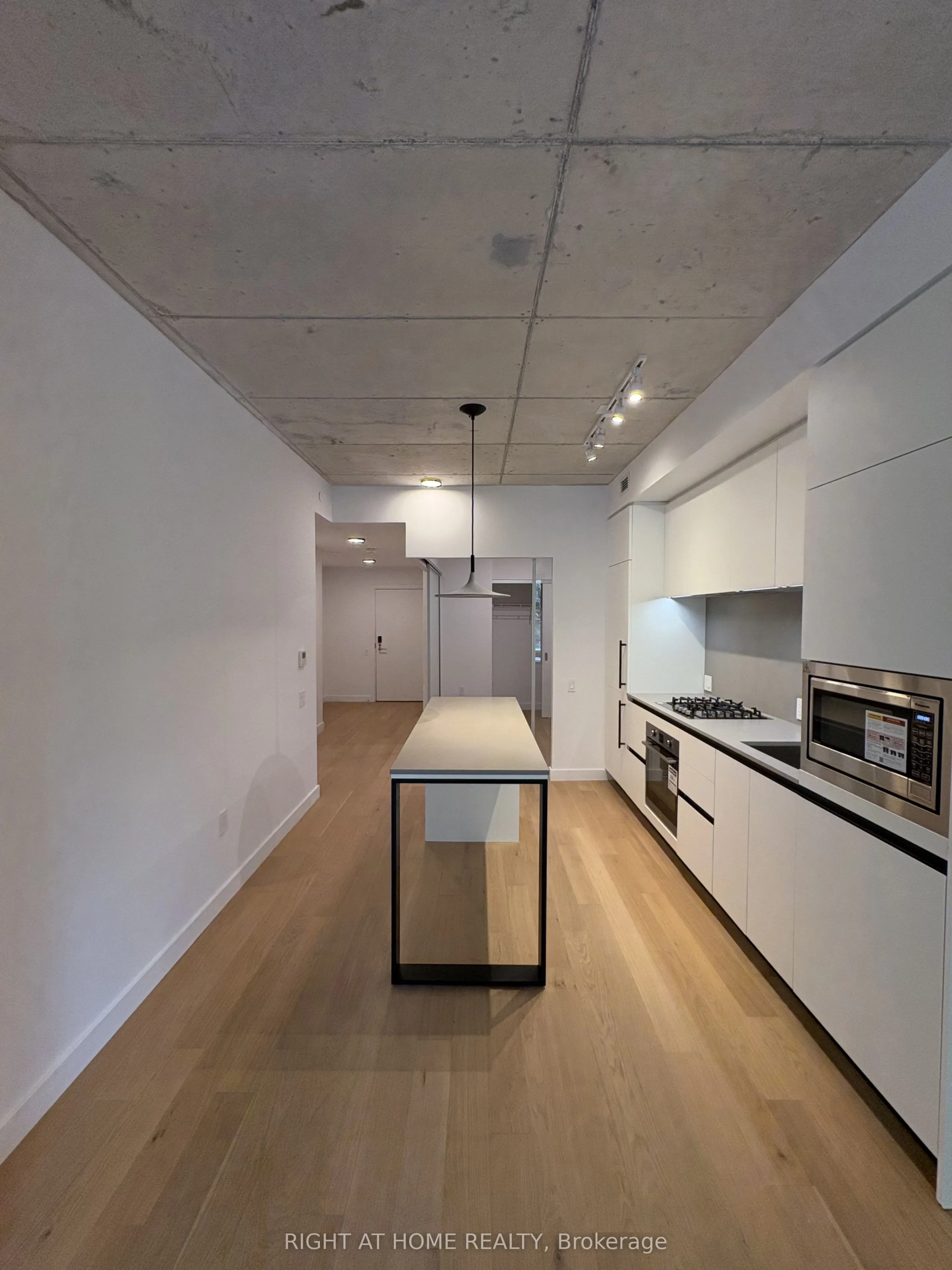 1720 Bayview Avenue, #210