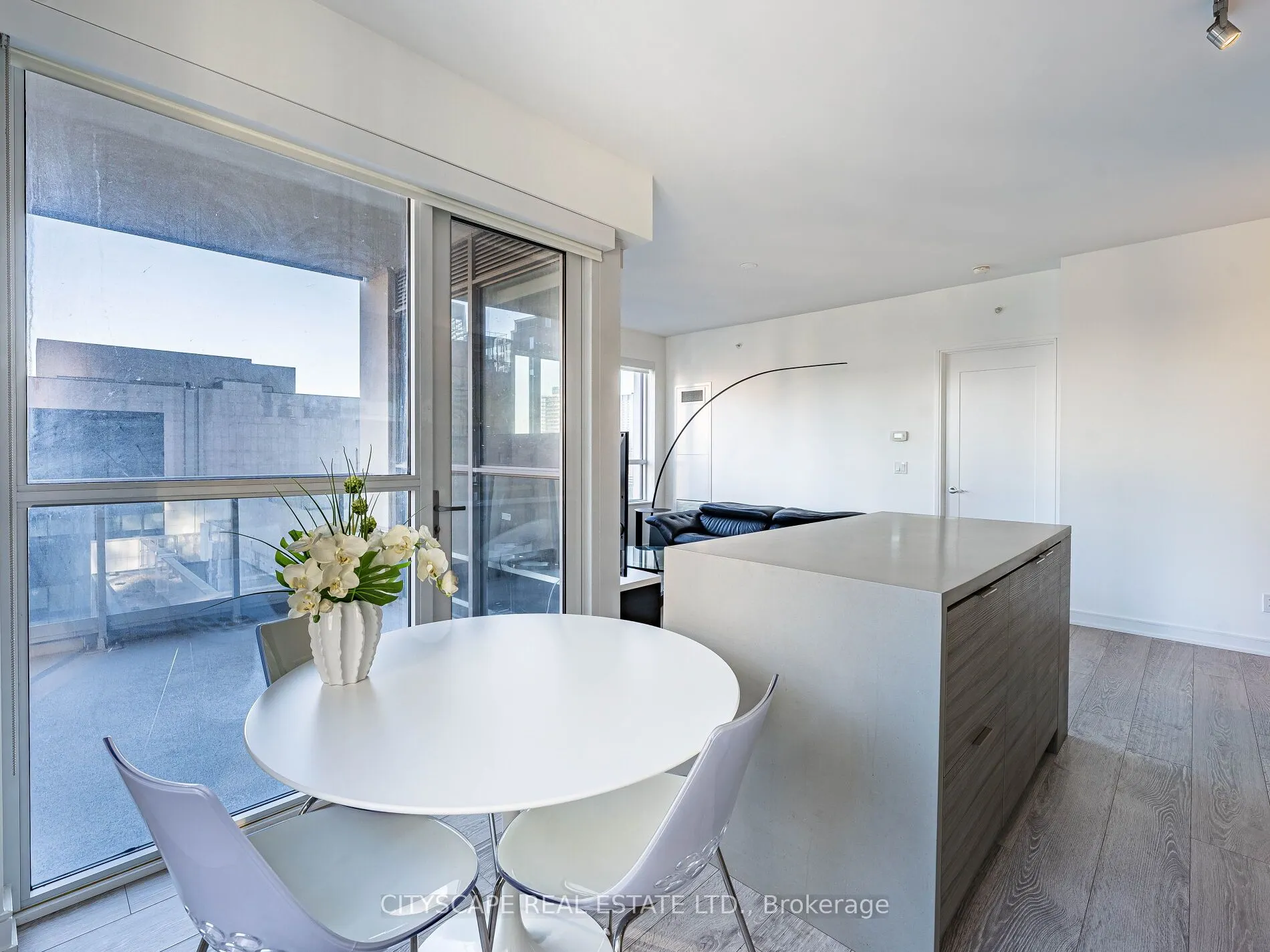 88 Scott Street, #1605