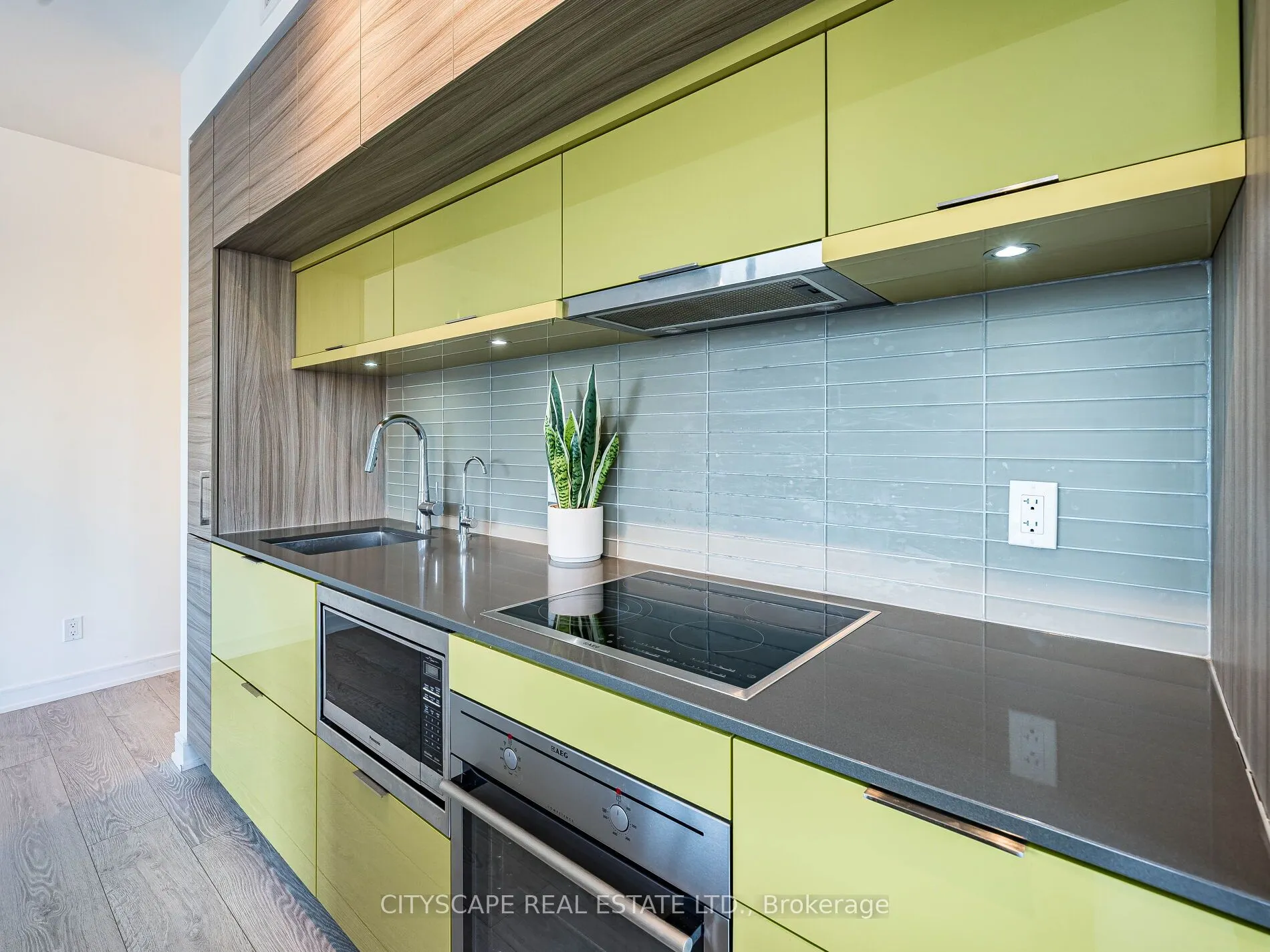 88 Scott Street, #1605