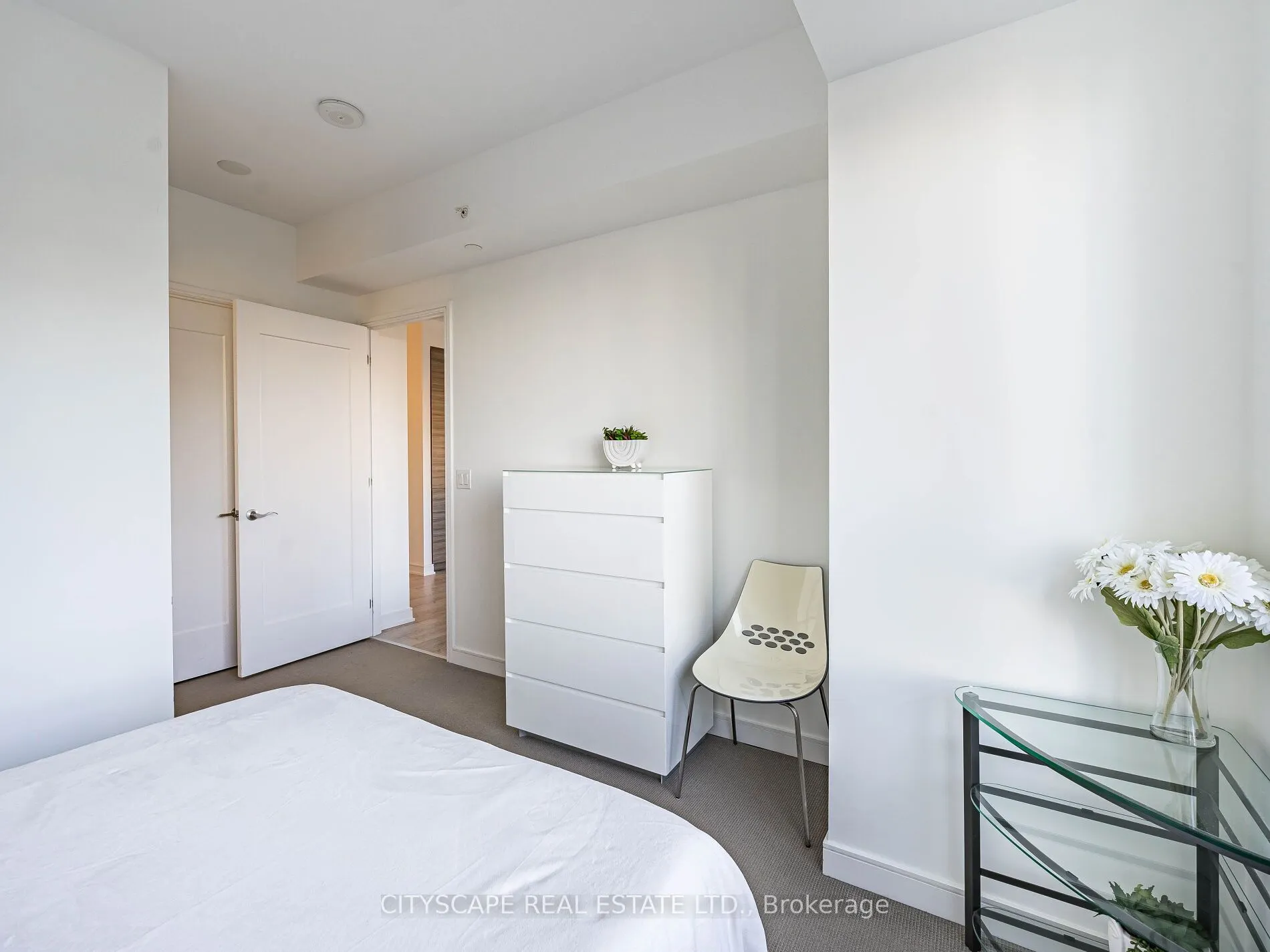 88 Scott Street, #1605