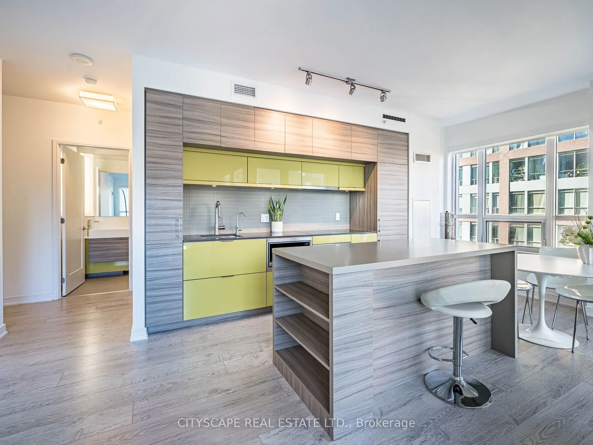 88 Scott Street, #1605