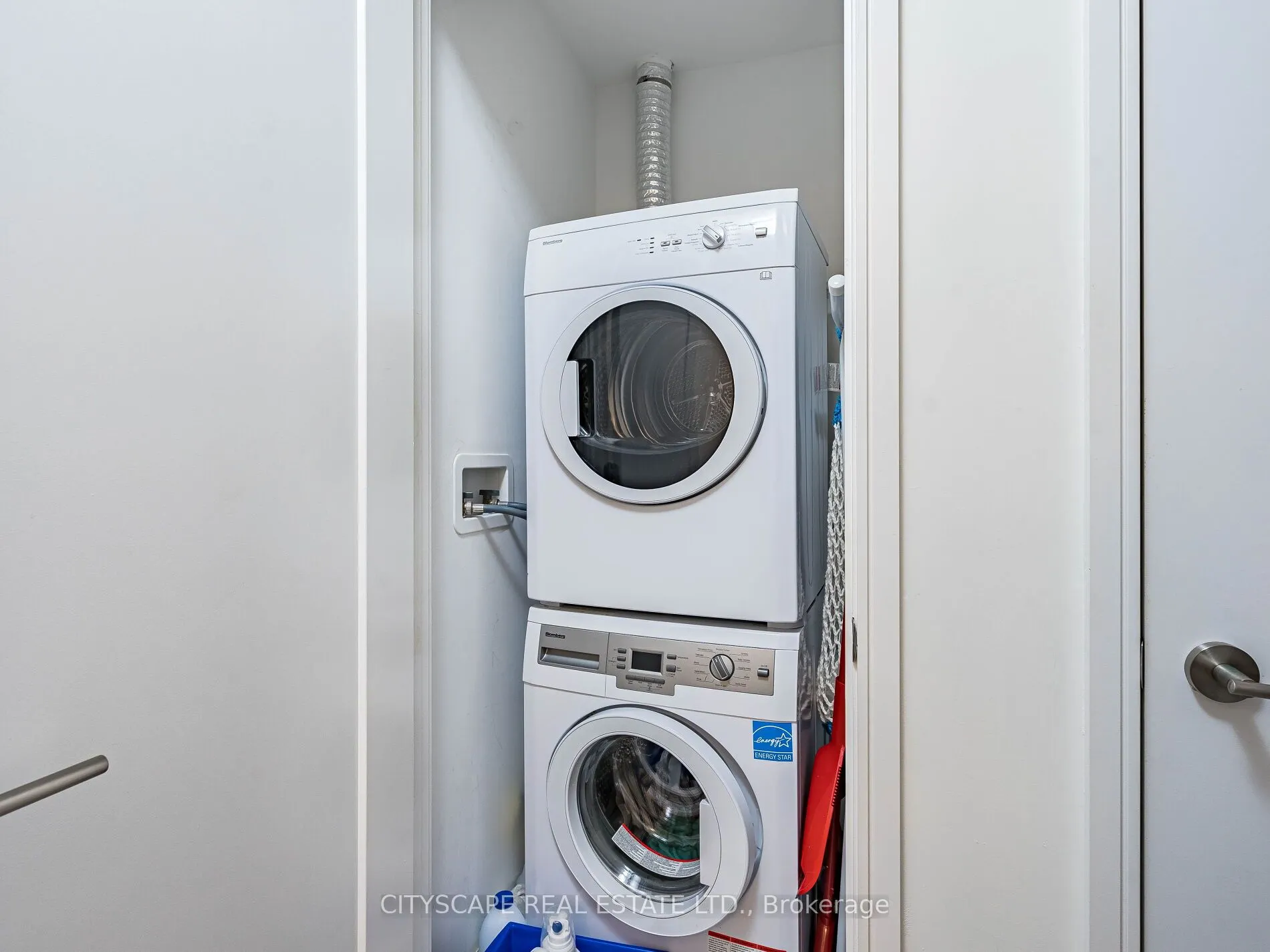 88 Scott Street, #1605