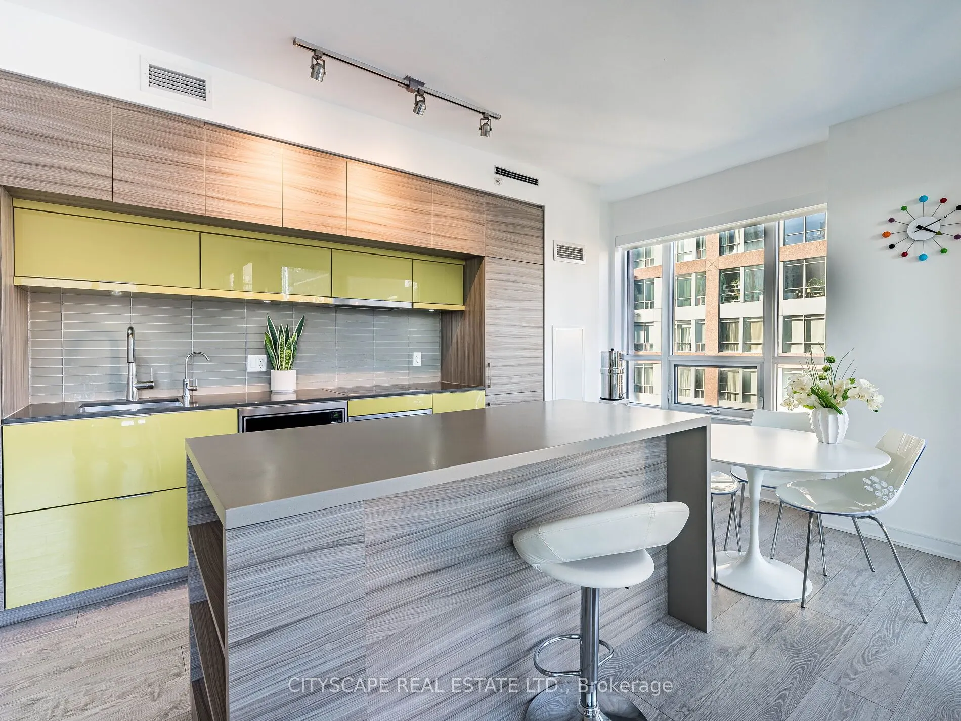 88 Scott Street, #1605