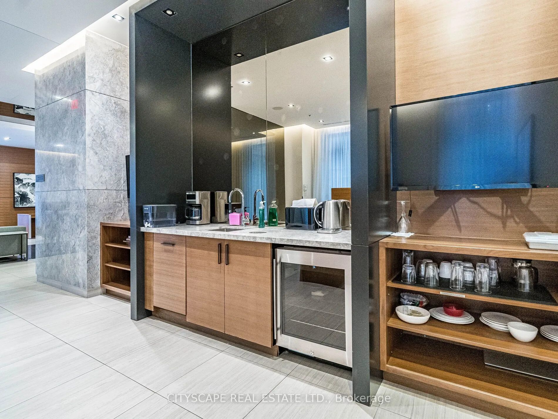 88 Scott Street, #1605