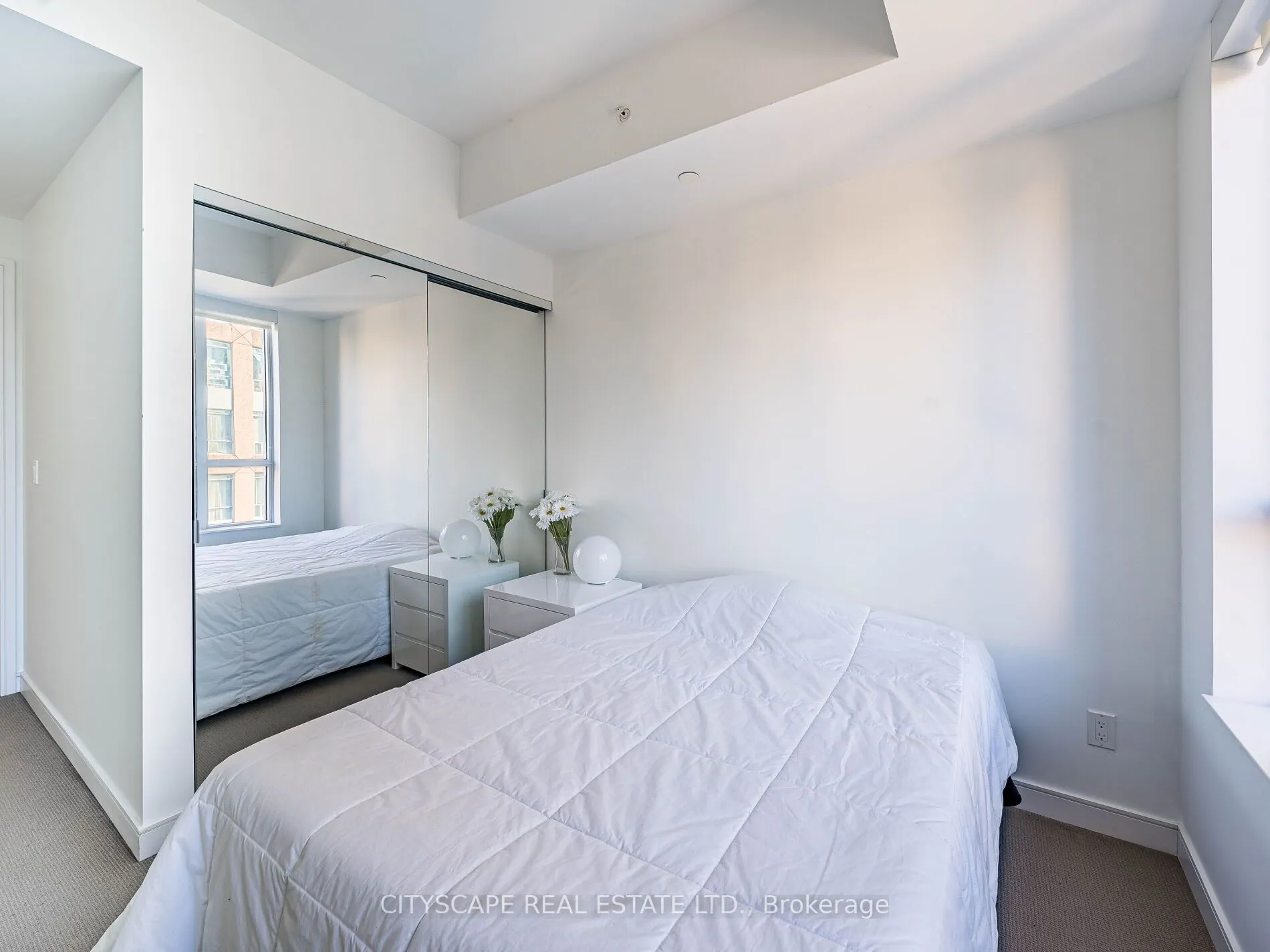 88 Scott Street, #1605