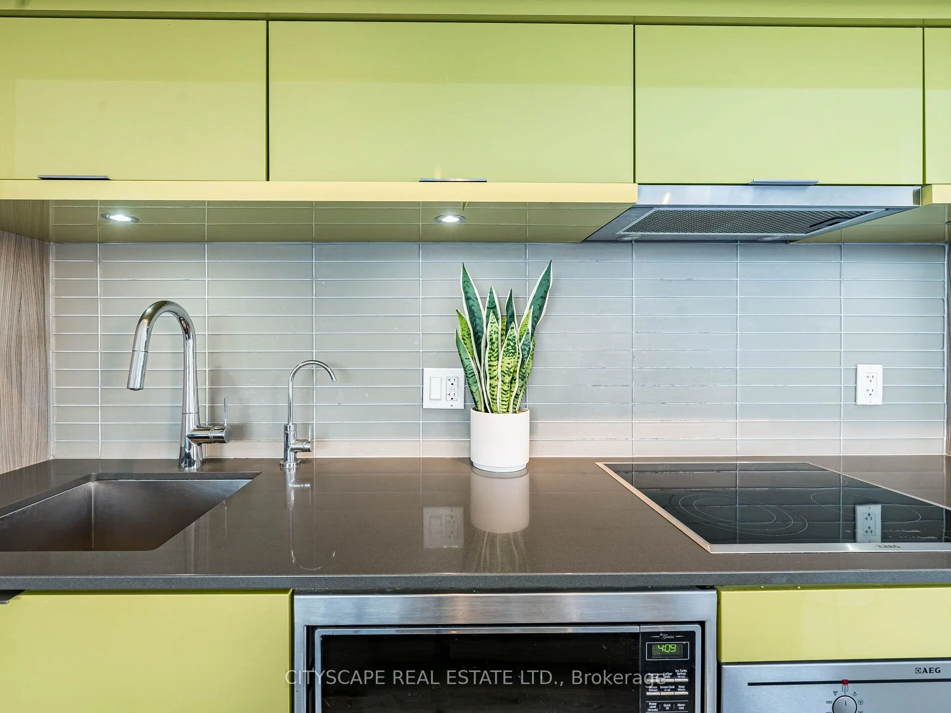 88 Scott Street, #1605