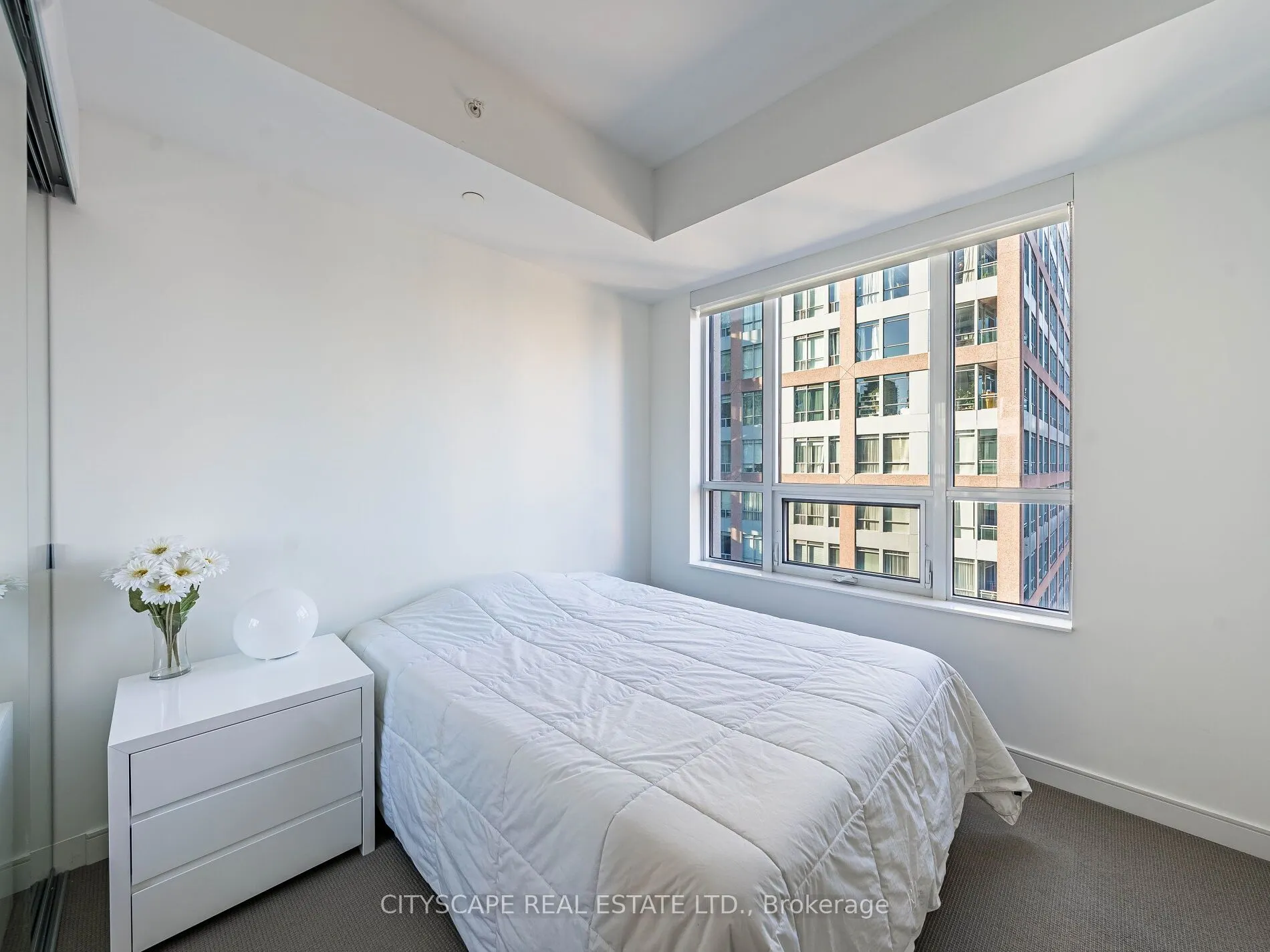 88 Scott Street, #1605