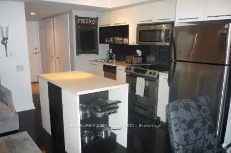 21 Carlton Street, #1707