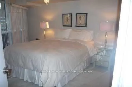 21 Carlton Street, #1707