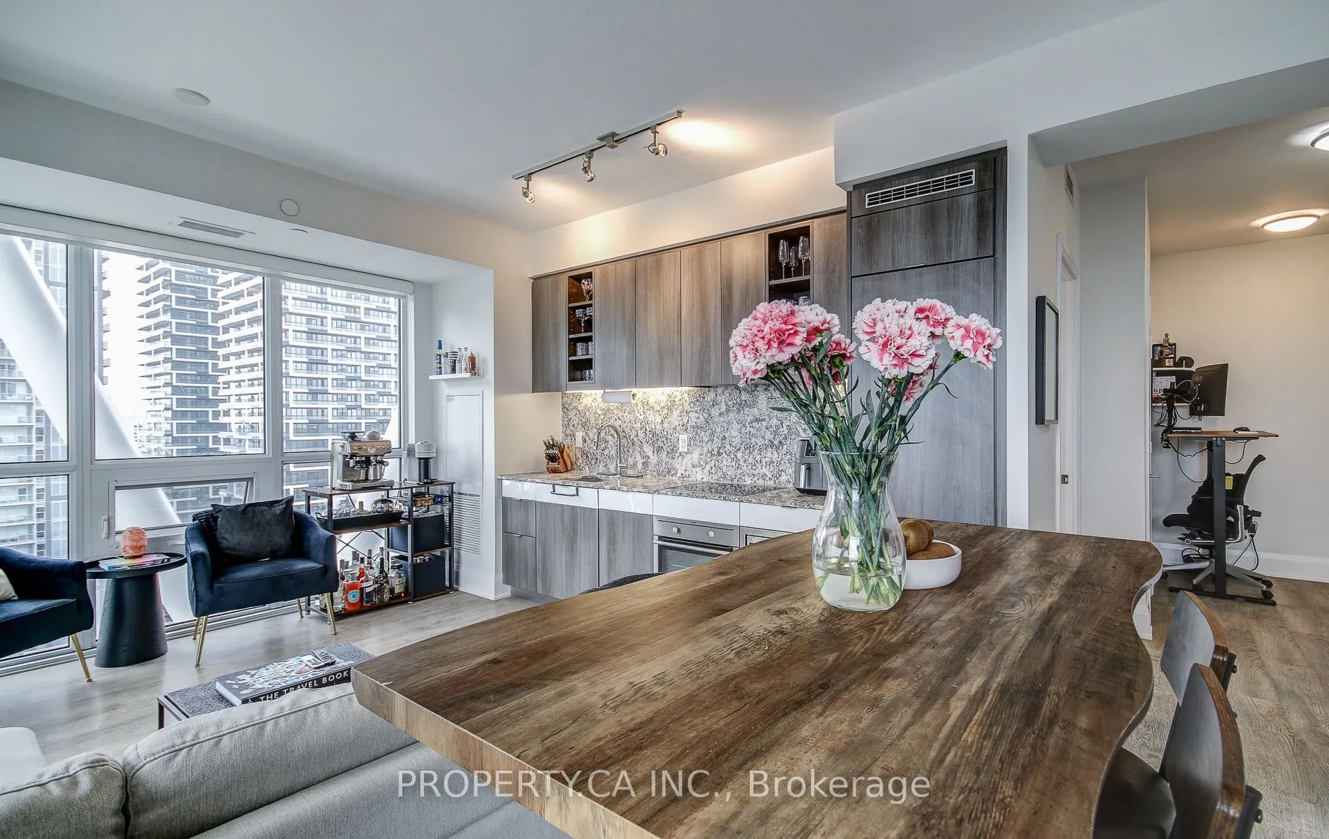 101 Erskine Avenue, #2507