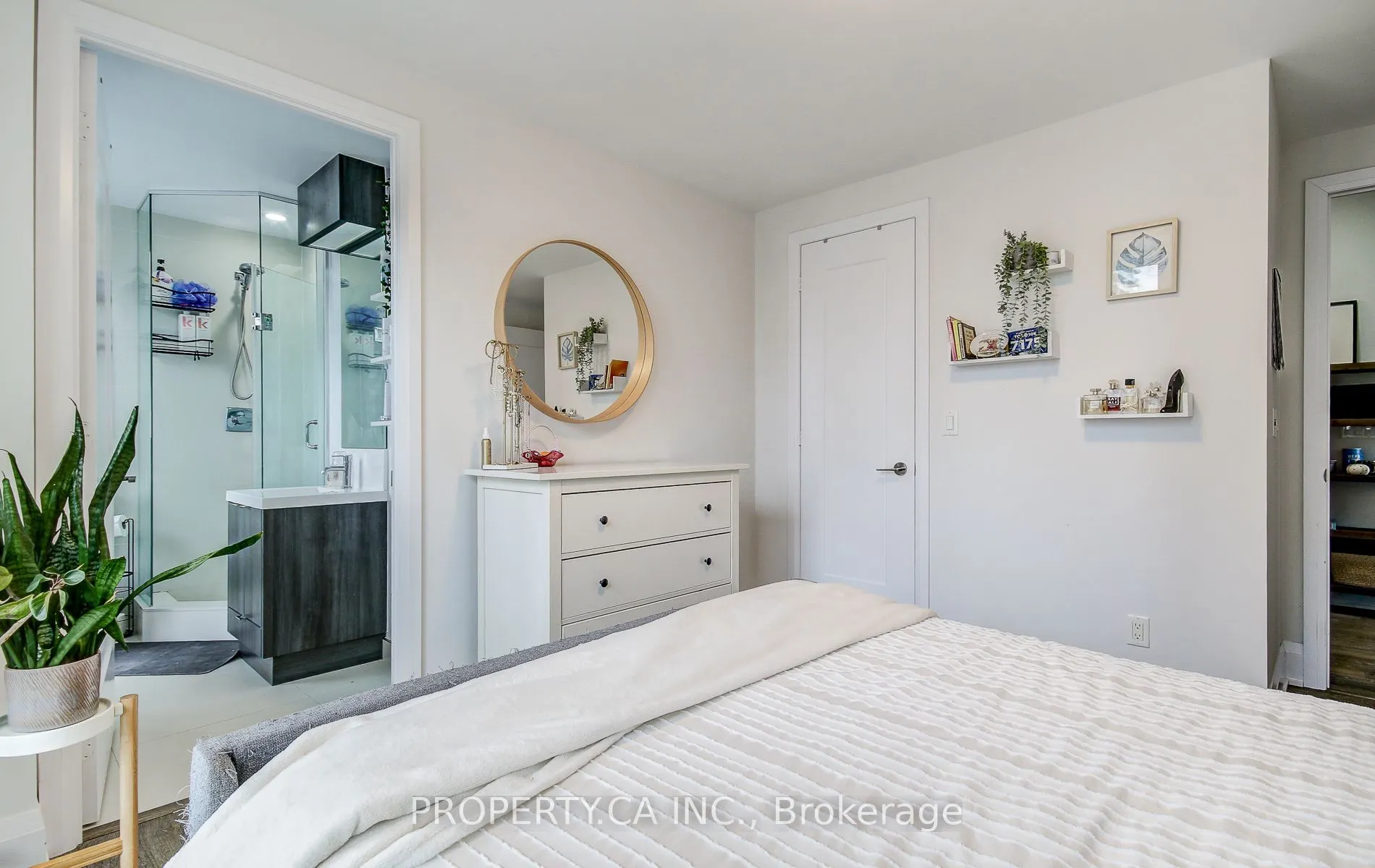 101 Erskine Avenue, #2507