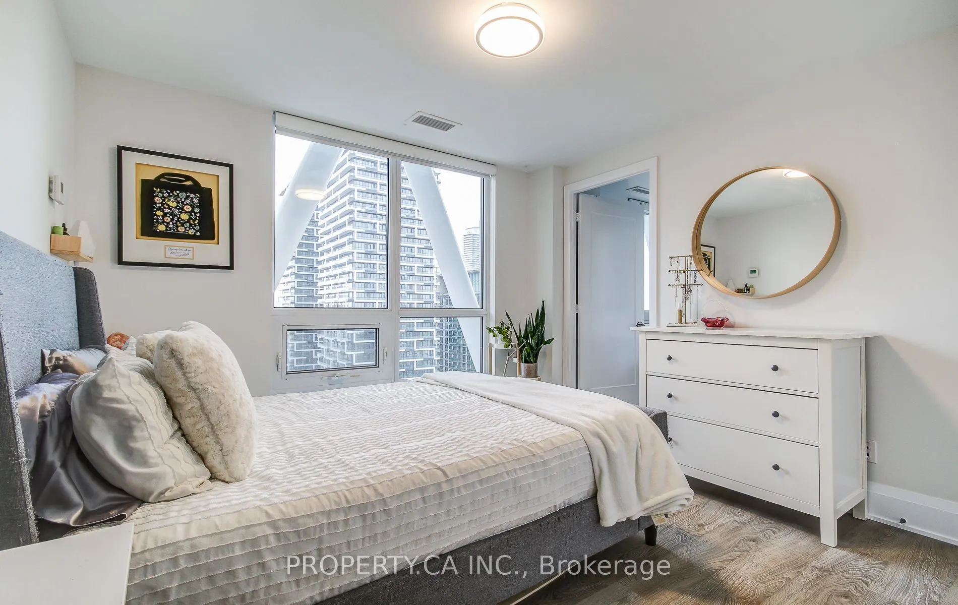 101 Erskine Avenue, #2507