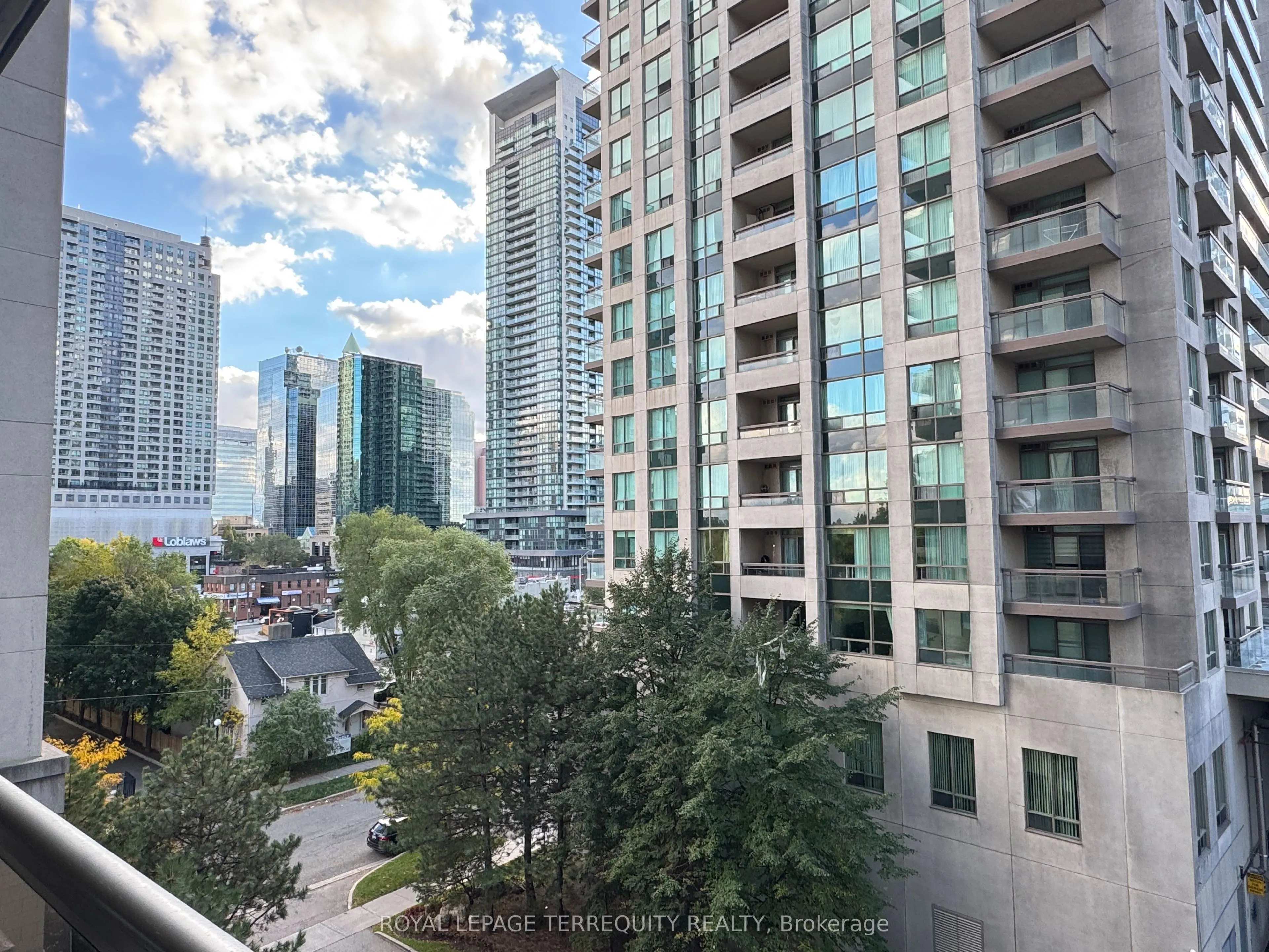 256 Doris Avenue, #601