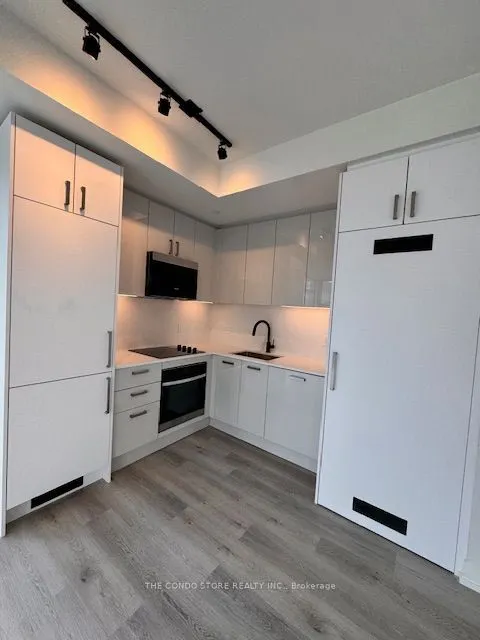 280 Dundas Street W, #1605