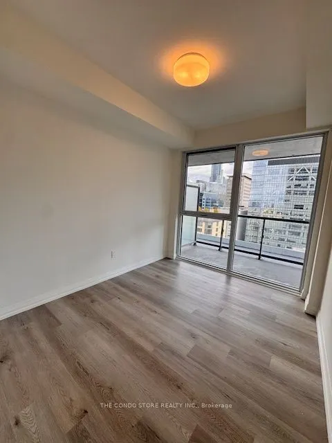 280 Dundas Street W, #1605