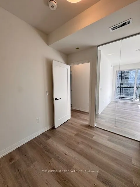 280 Dundas Street W, #1605