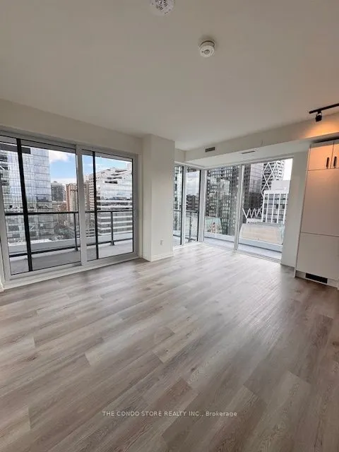 280 Dundas Street W, #1605