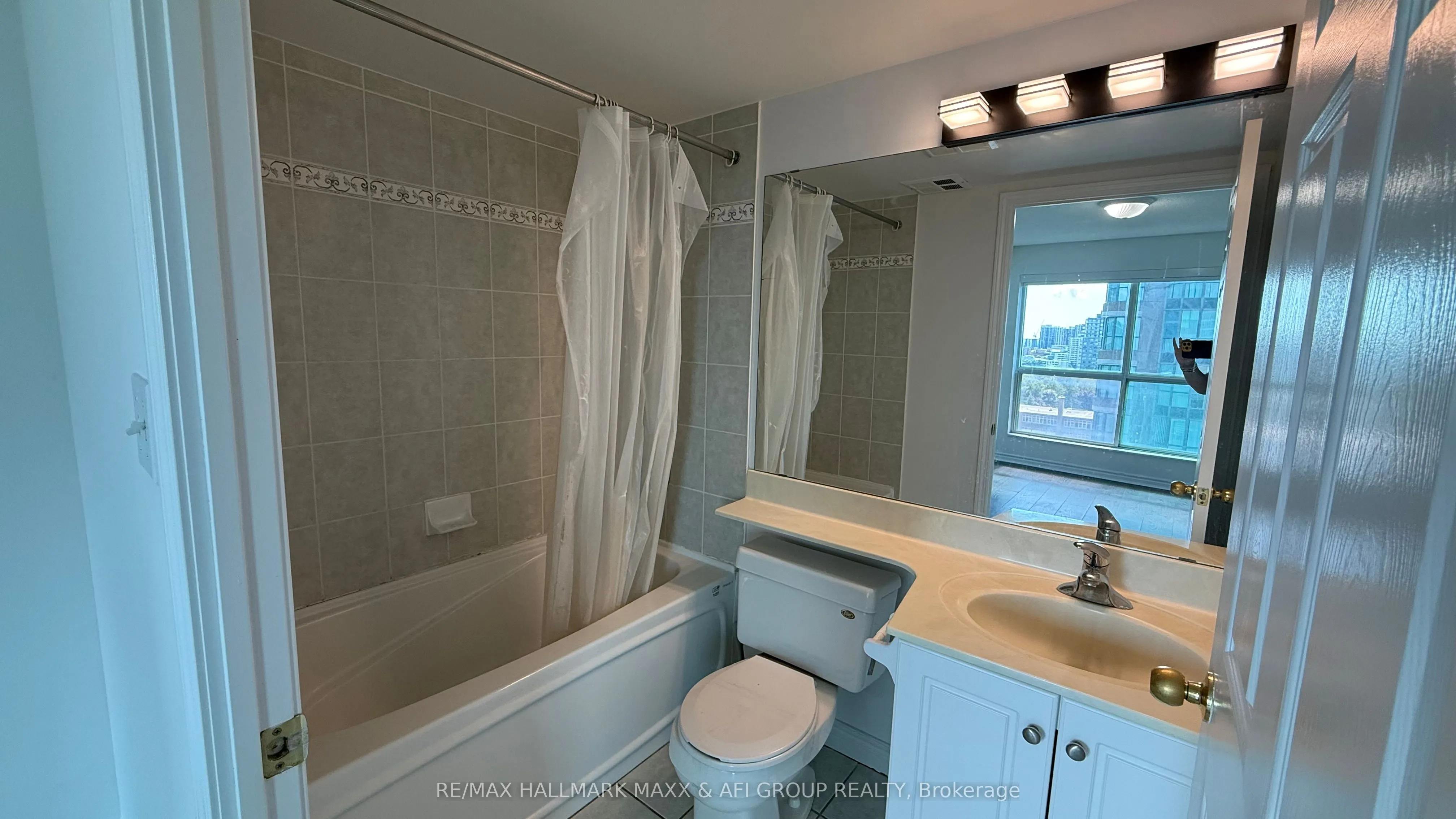 7 Lorraine Drive, #1103