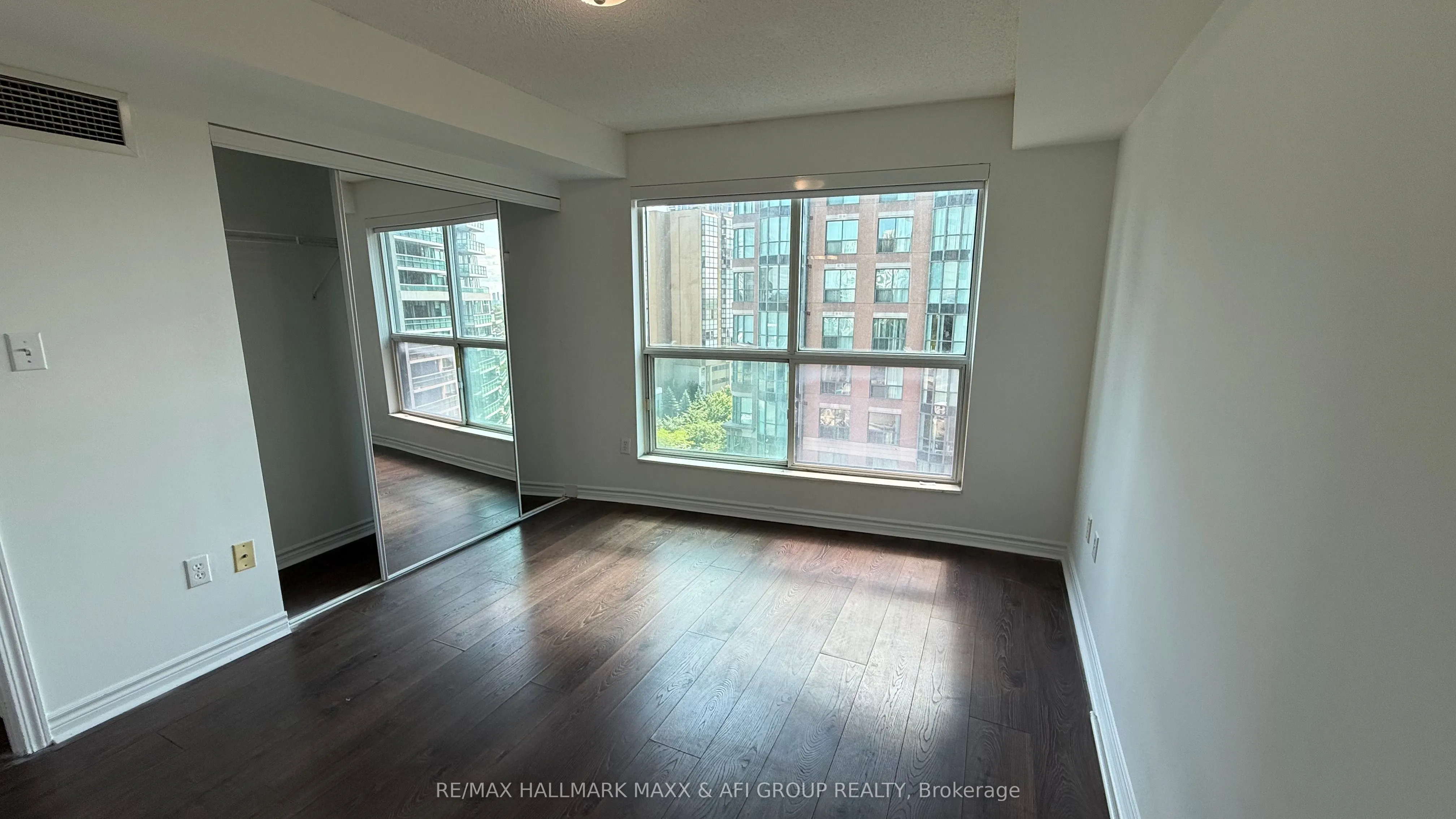 7 Lorraine Drive, #1103