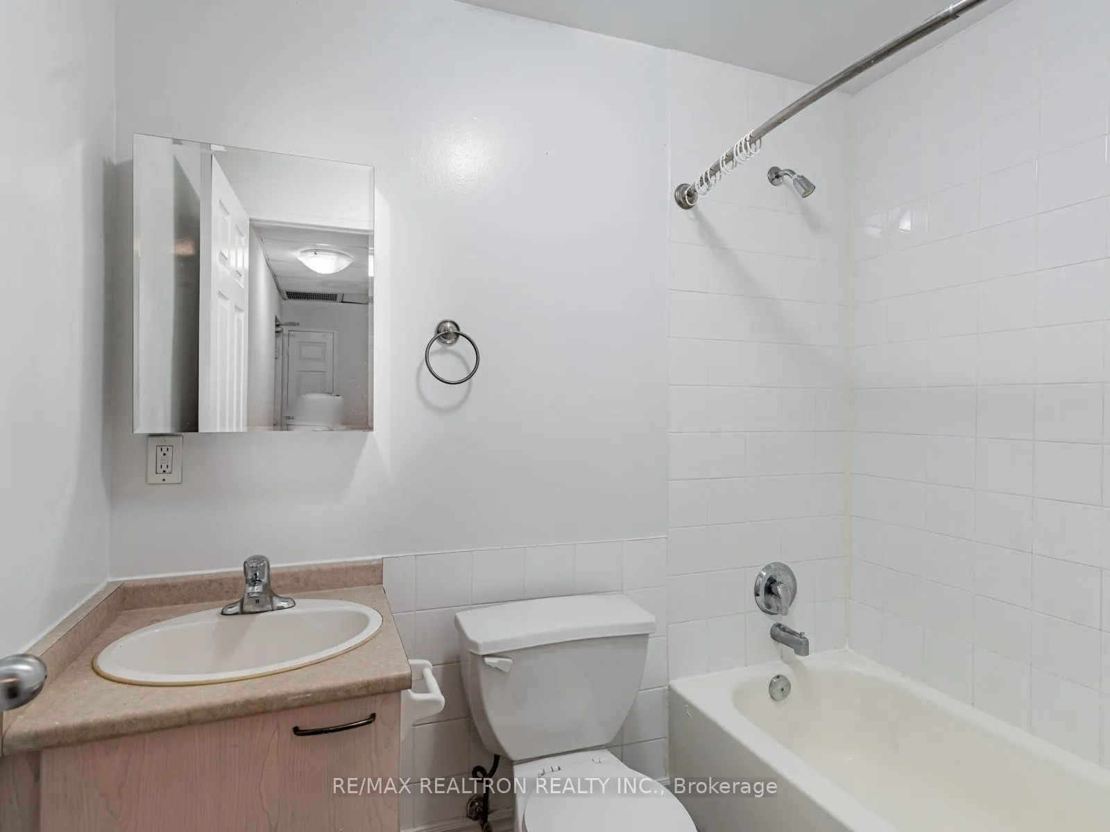 414 Jarvis Street E, #G4