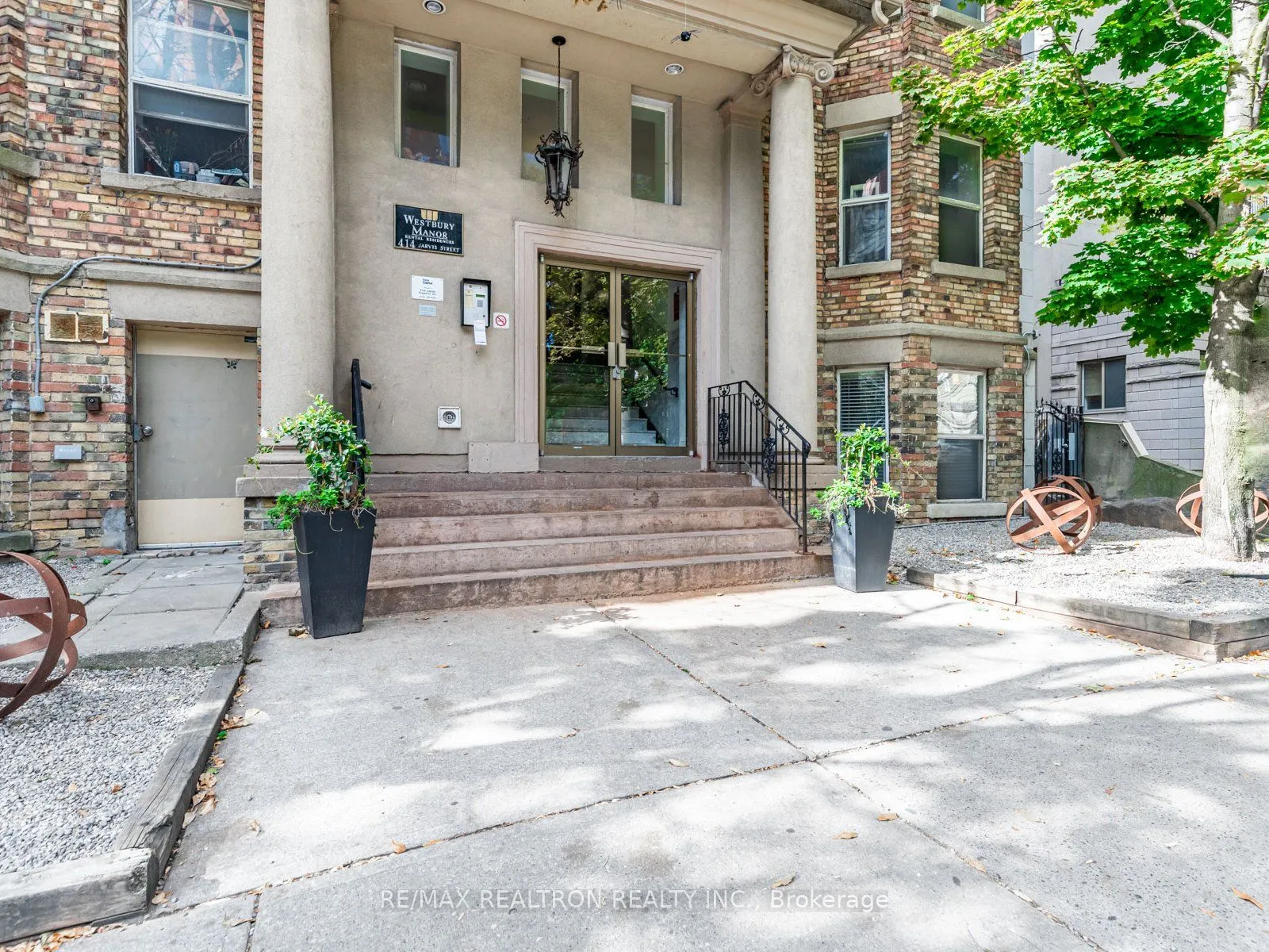 414 Jarvis Street E, #G4