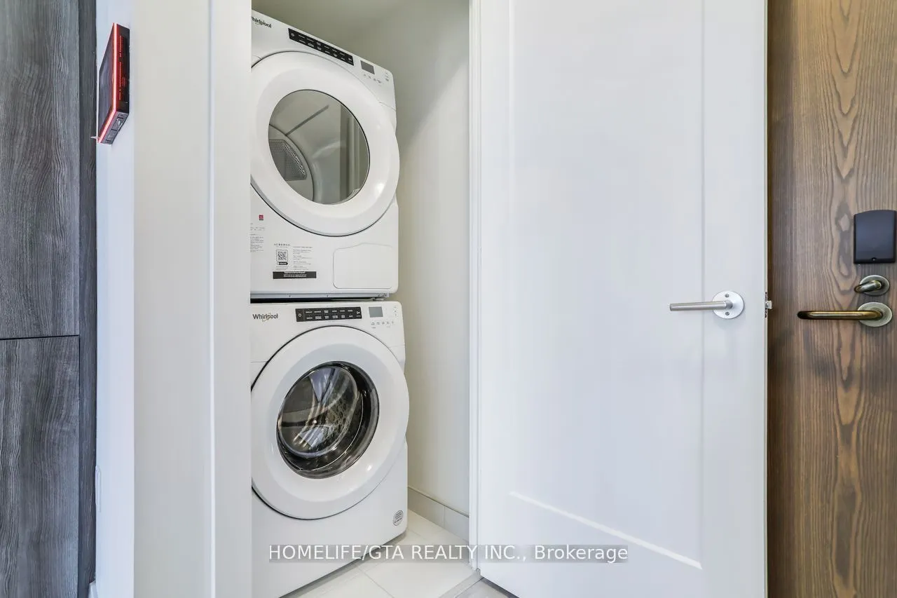 30 Inn On The Park Drive, #402