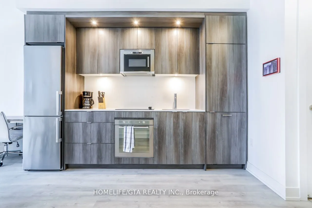 30 Inn On The Park Drive, #402