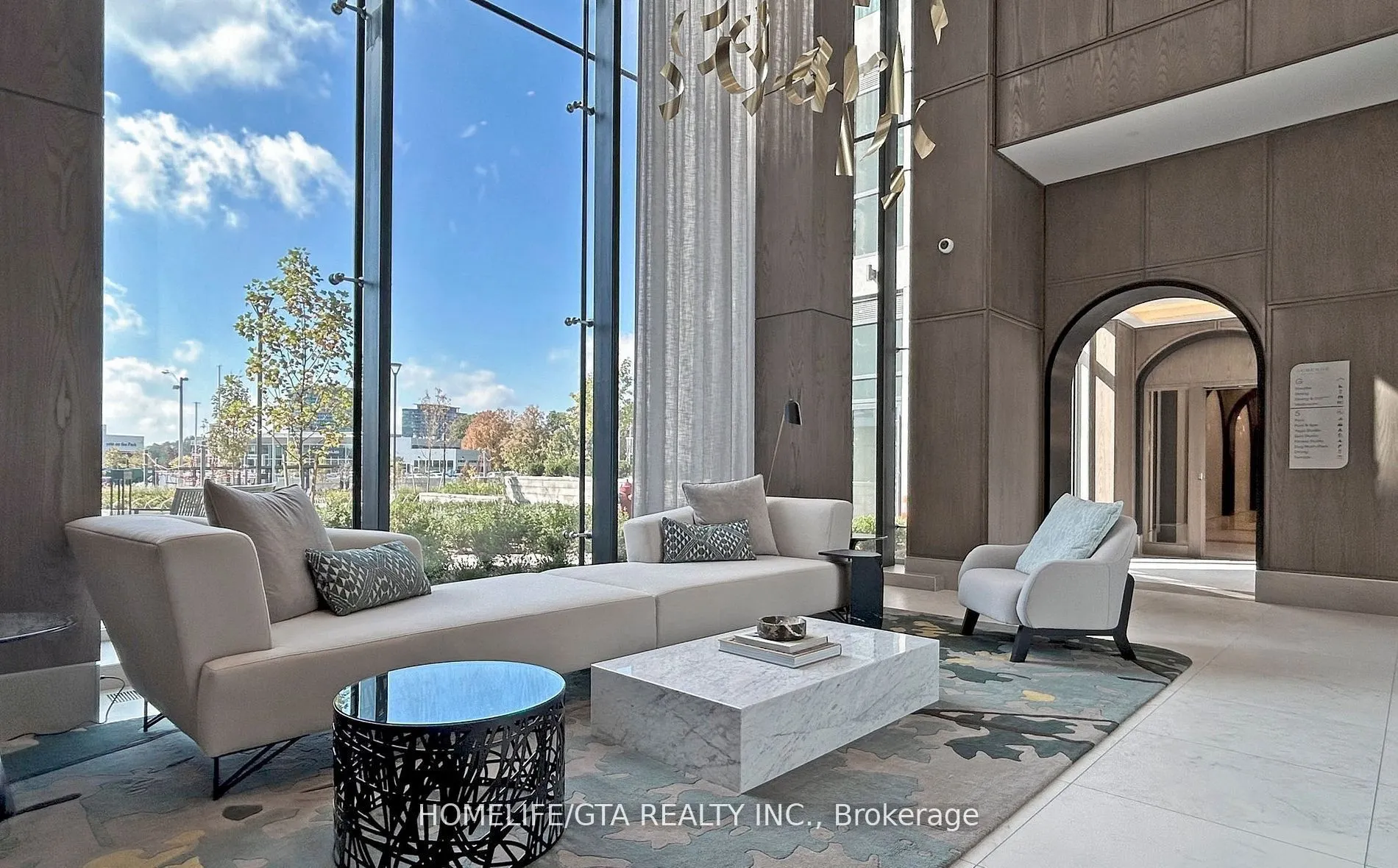 30 Inn On The Park Drive, #402