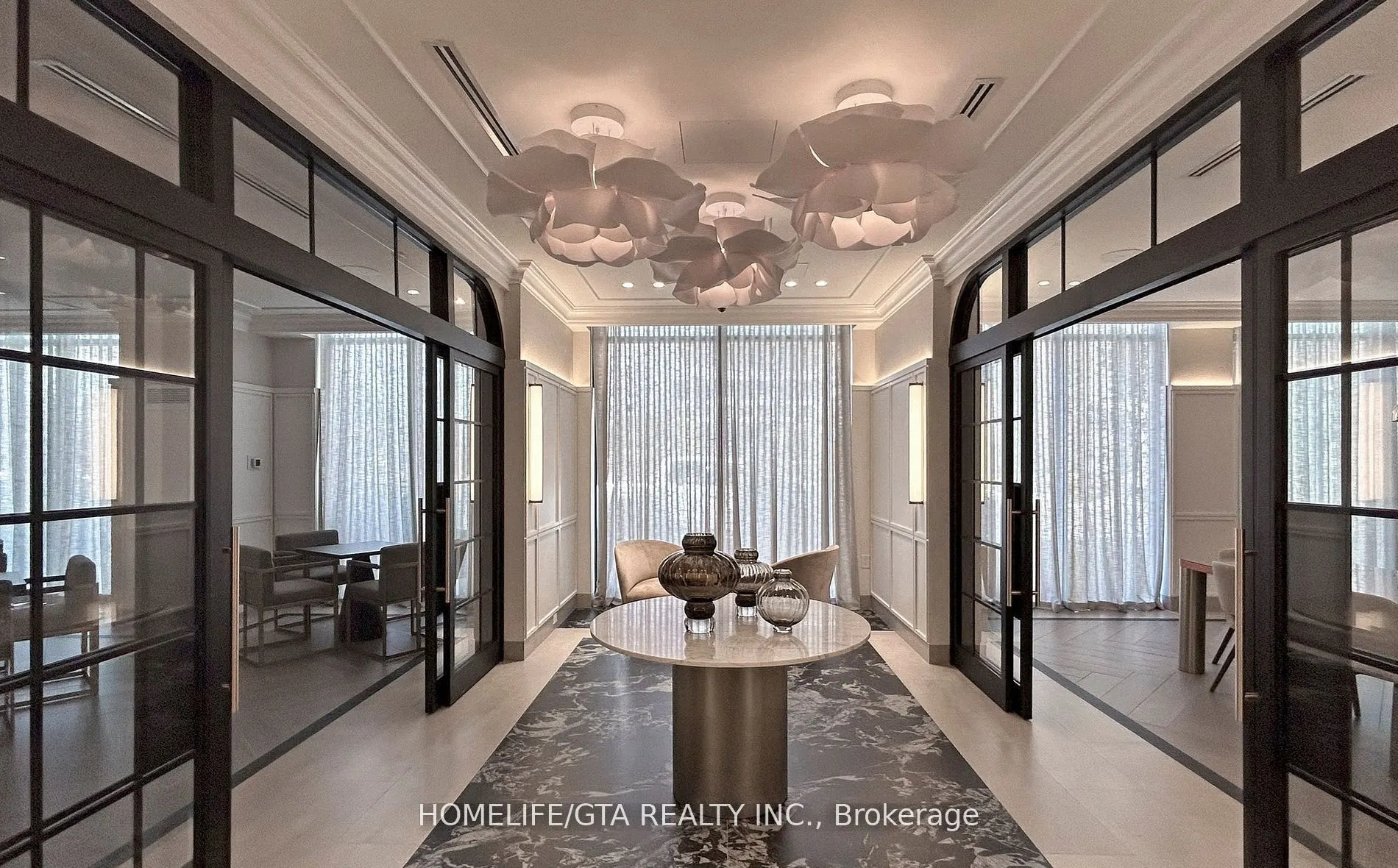 30 Inn On The Park Drive, #402