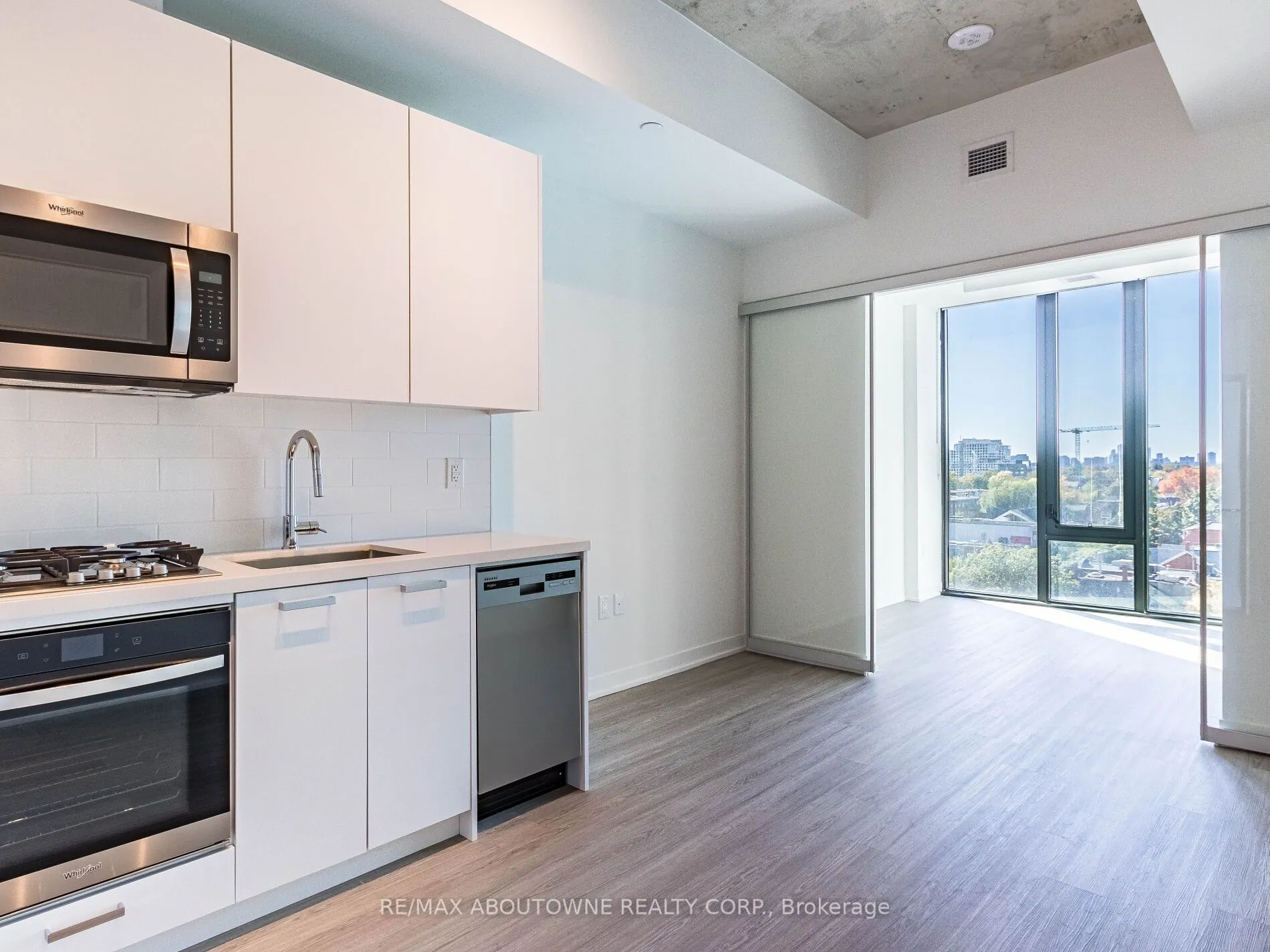 195 McCaul Street, #720